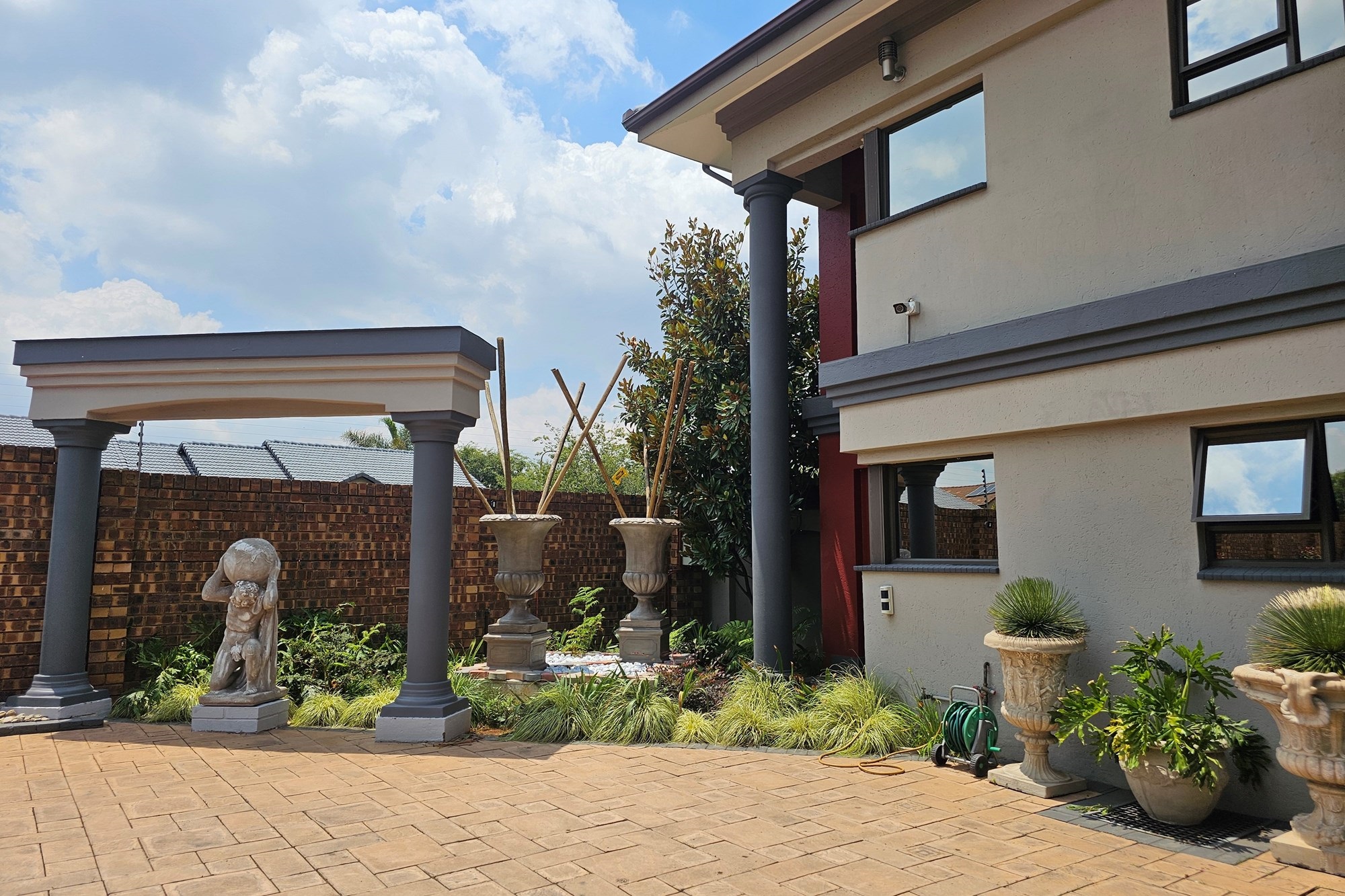 Style and luxury at its best. Elegance, atmosphere and comfort, if you love life start here.