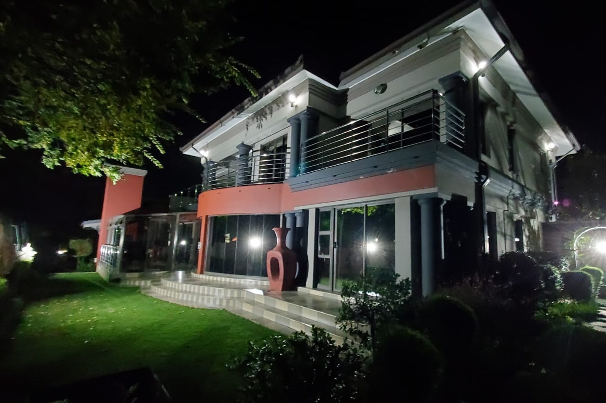 Style and luxury at its best. Elegance, atmosphere and comfort, if you love life start here.