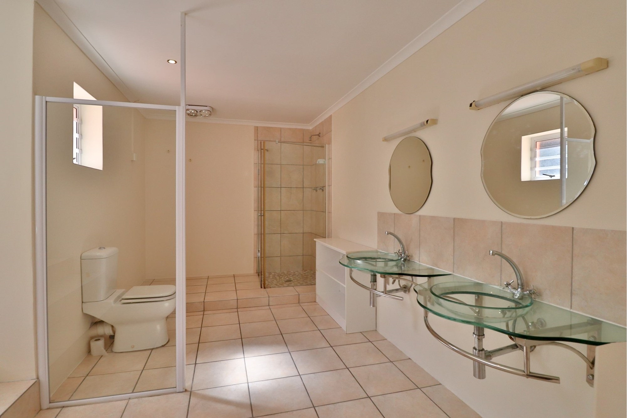 House for sale in Onrus, Hermanus, 407 m²