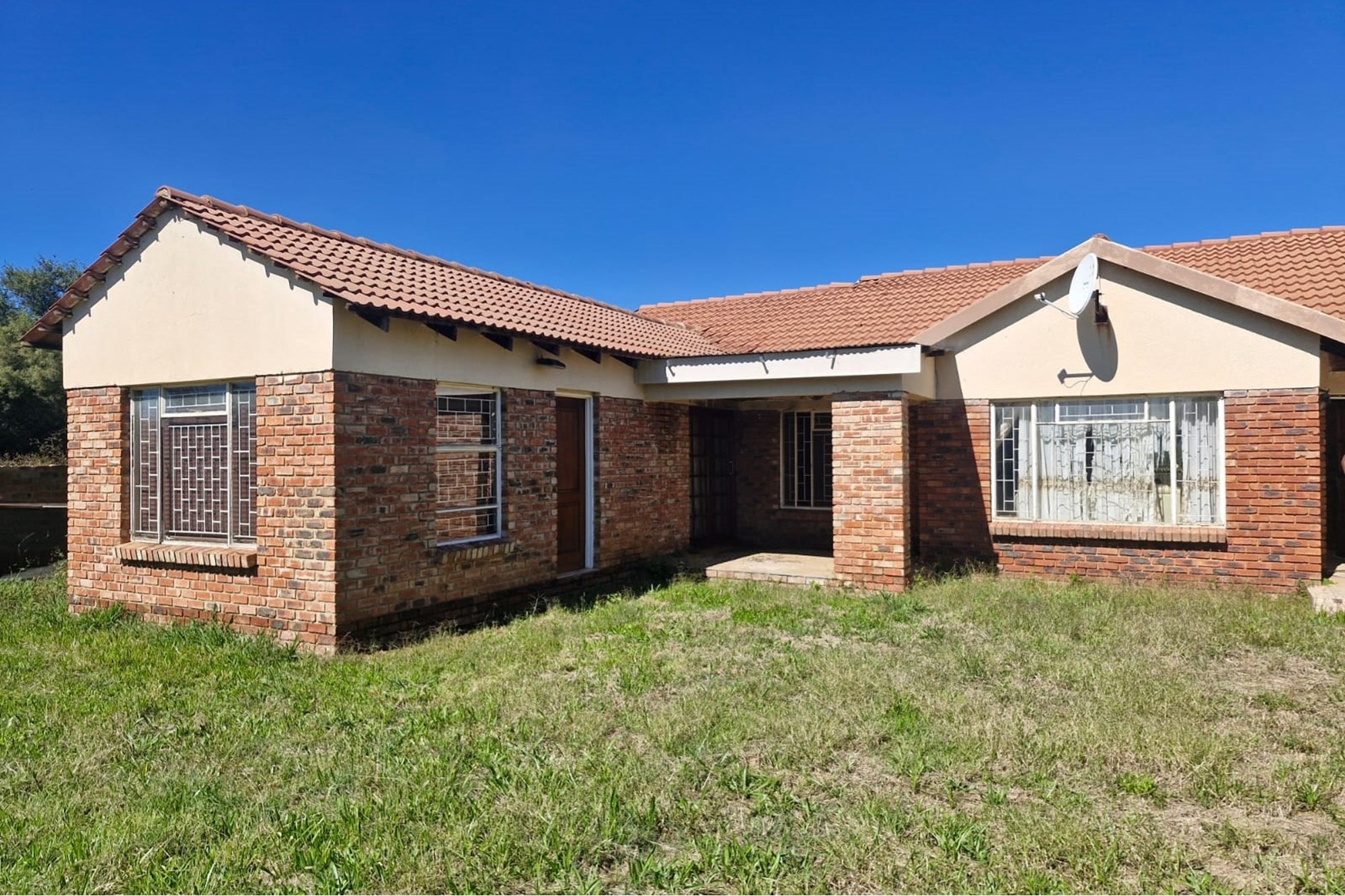 House for sale in La Hoff, Klerksdorp, North West, 1616 m²