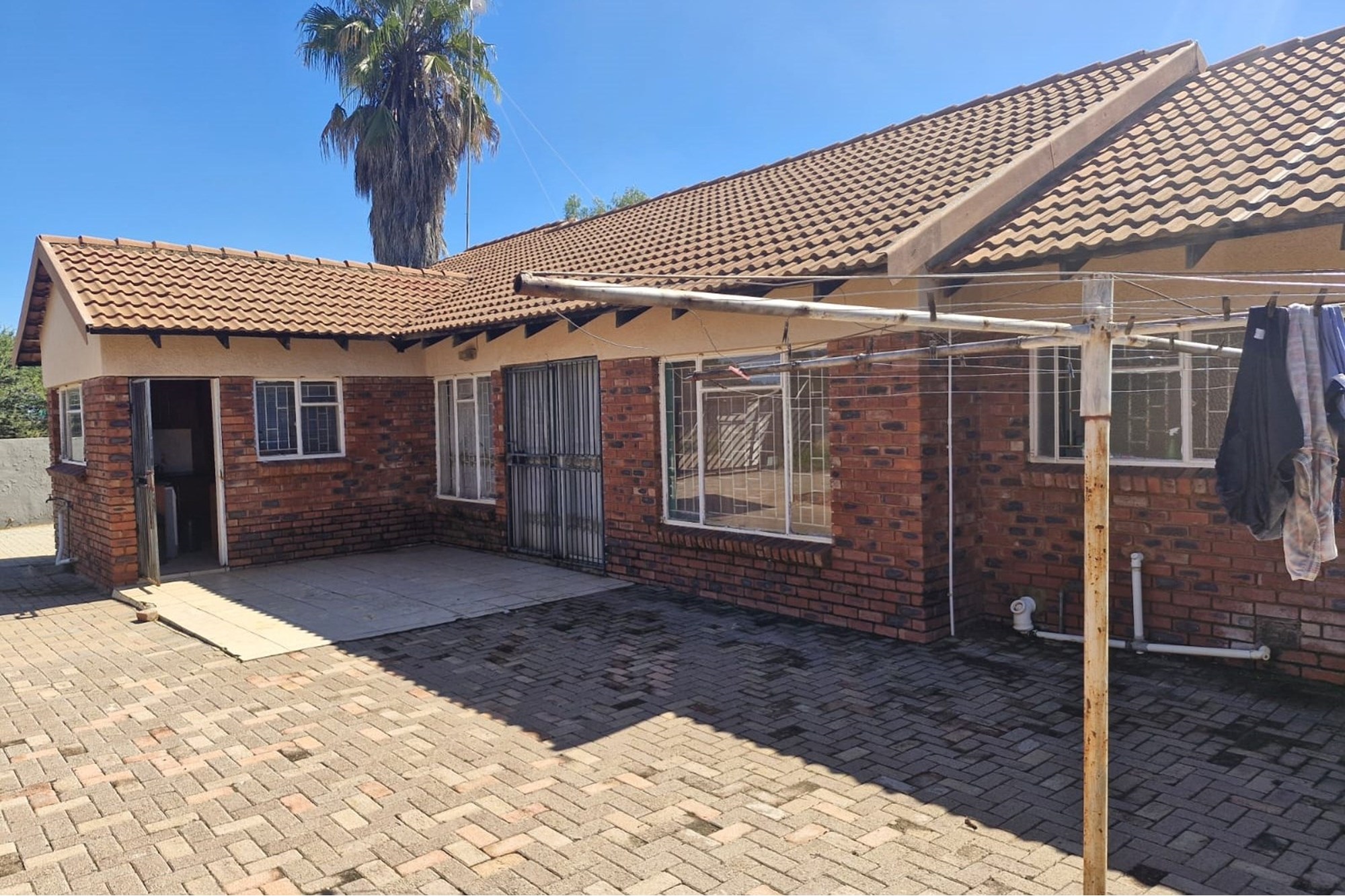 House for sale in La Hoff, Klerksdorp, North West, 1616 m²