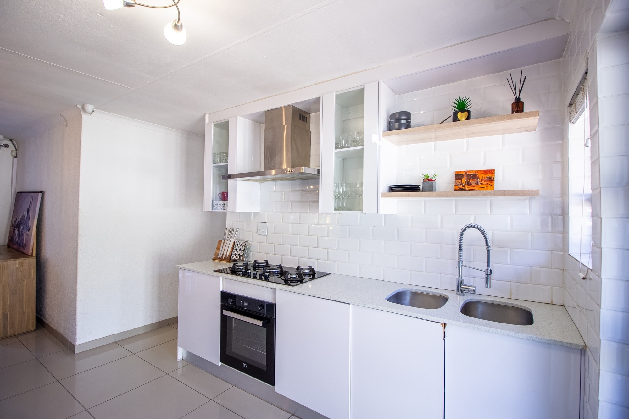 "Modern Elegance: Dream Home in Bloubosrand, with solar, complete off the grid.