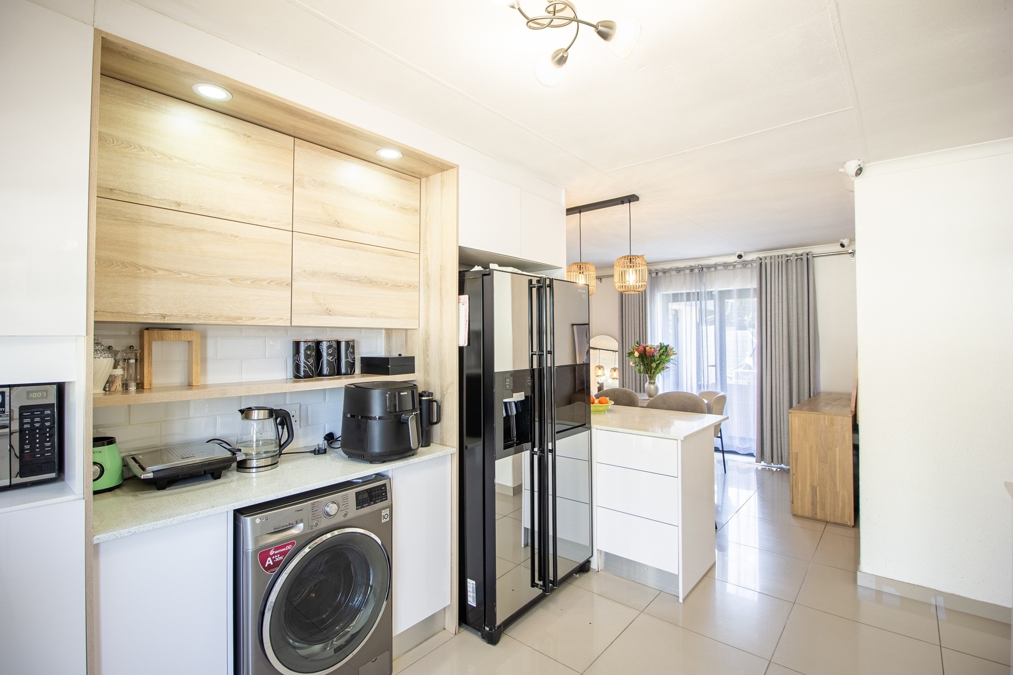 "Modern Elegance: Dream Home in Bloubosrand, with solar, complete off the grid.