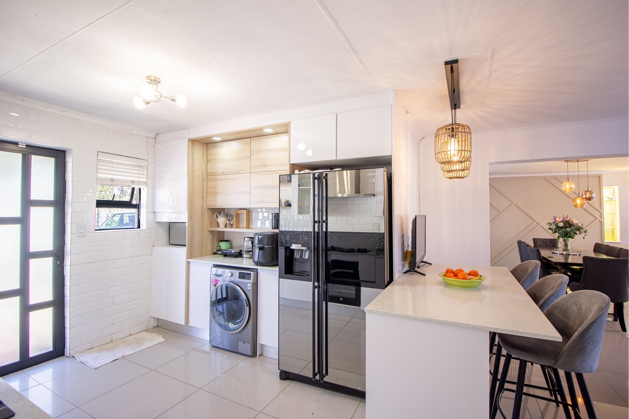 "Modern Elegance: Dream Home in Bloubosrand, with solar, complete off the grid.