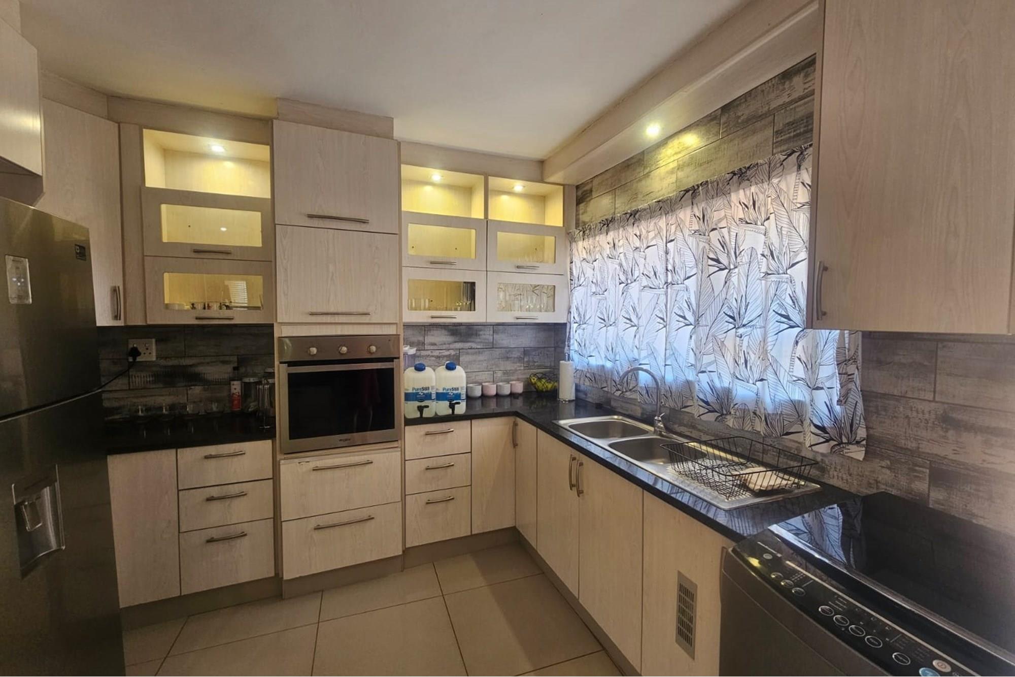 Classic Queenslander Charm With Designer Stlyle And Luxury With A Newly upgraded bathroom