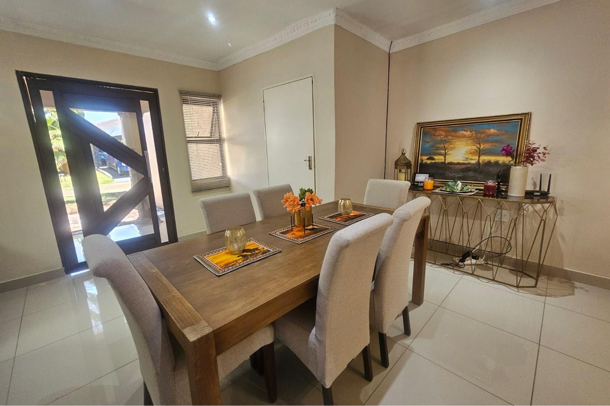 Classic Queenslander Charm With Designer Stlyle And Luxury With A Newly upgraded bathroom