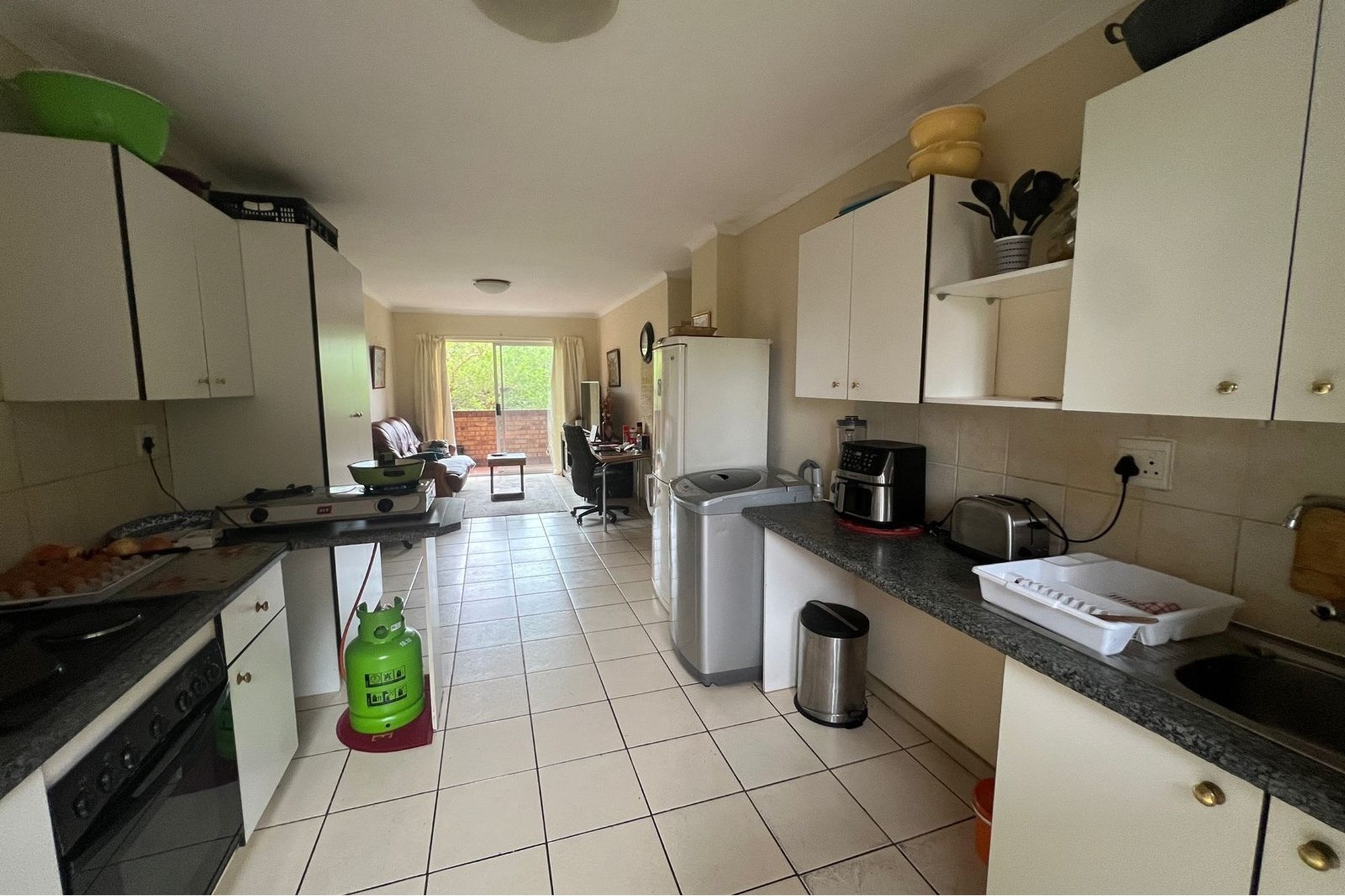 Spacious 3-Bedroom Apartment in Prime Zwartkop Location