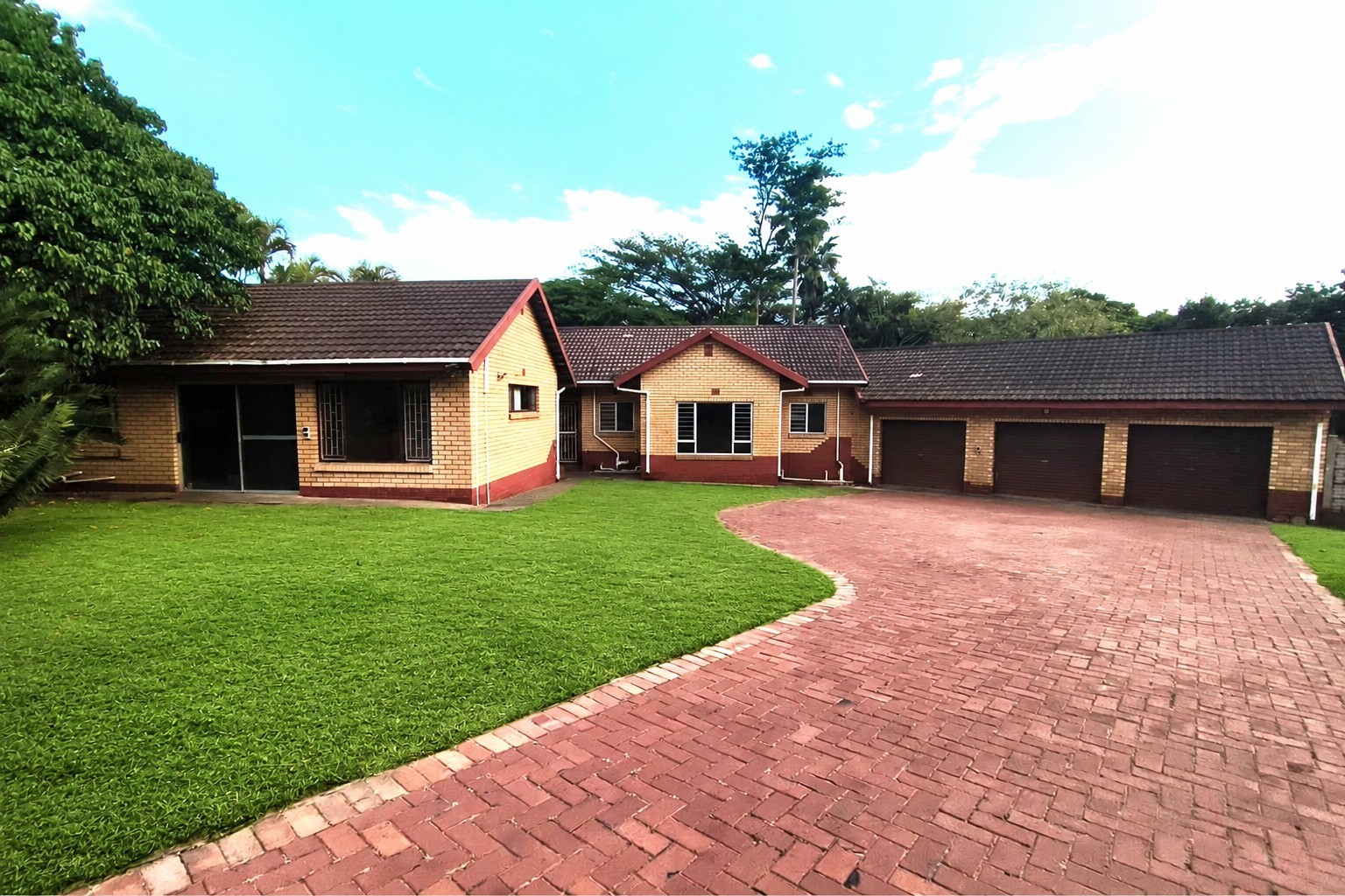 A 2 bedroom flatlet with a spacious 3 bedroomed home.