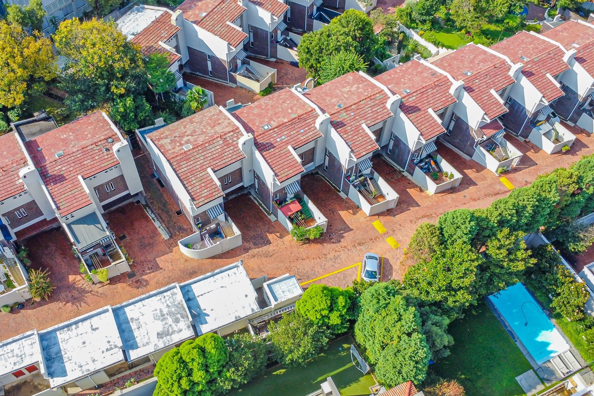 Video included! 3-level Townhouse with a fully functional and enclosed apartment, in Atholl!