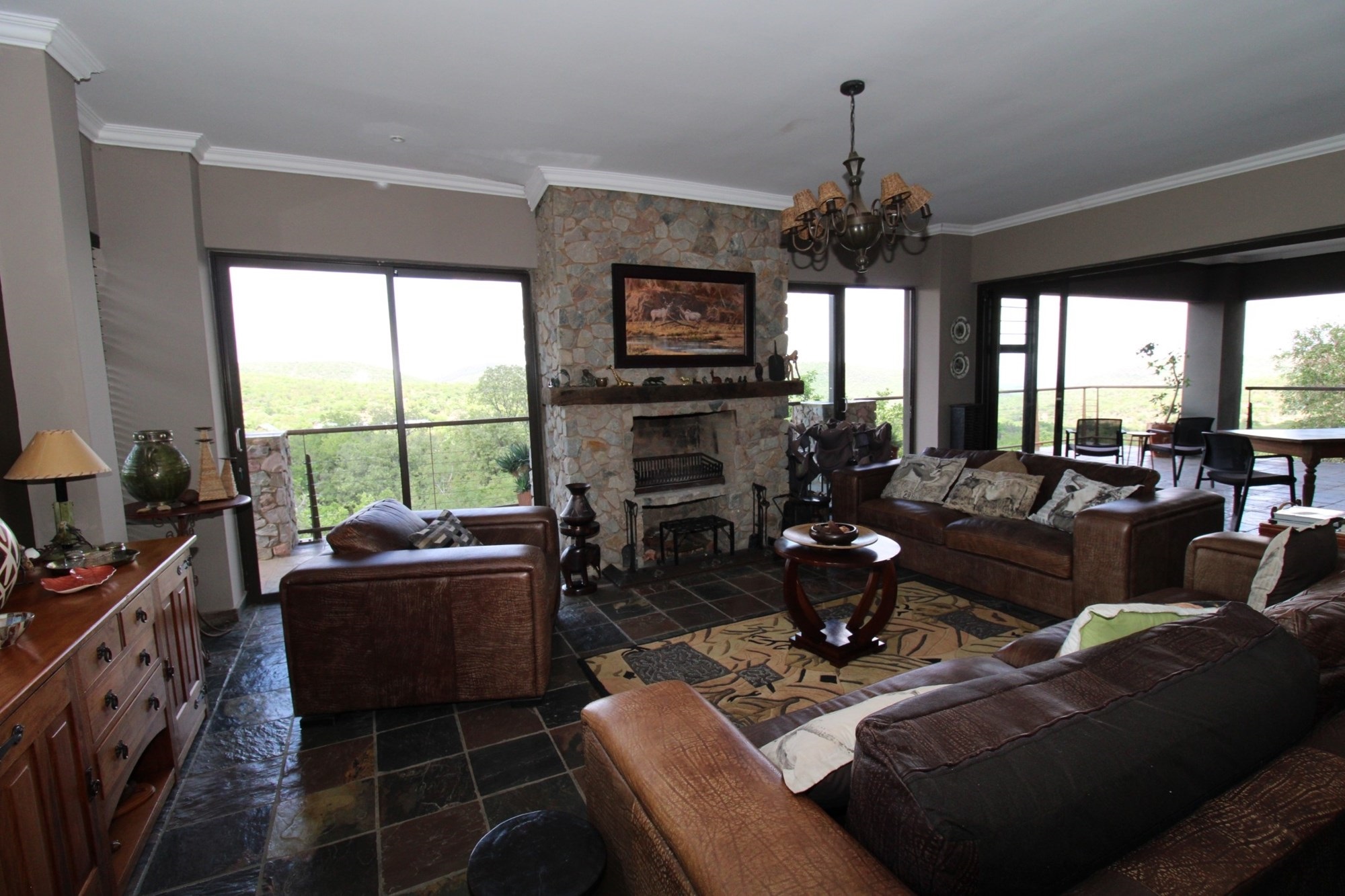 4 Bedroom - Bushveld Safari Retreat in Thaba Moriri Nature Reserve - Spectacular mountain views