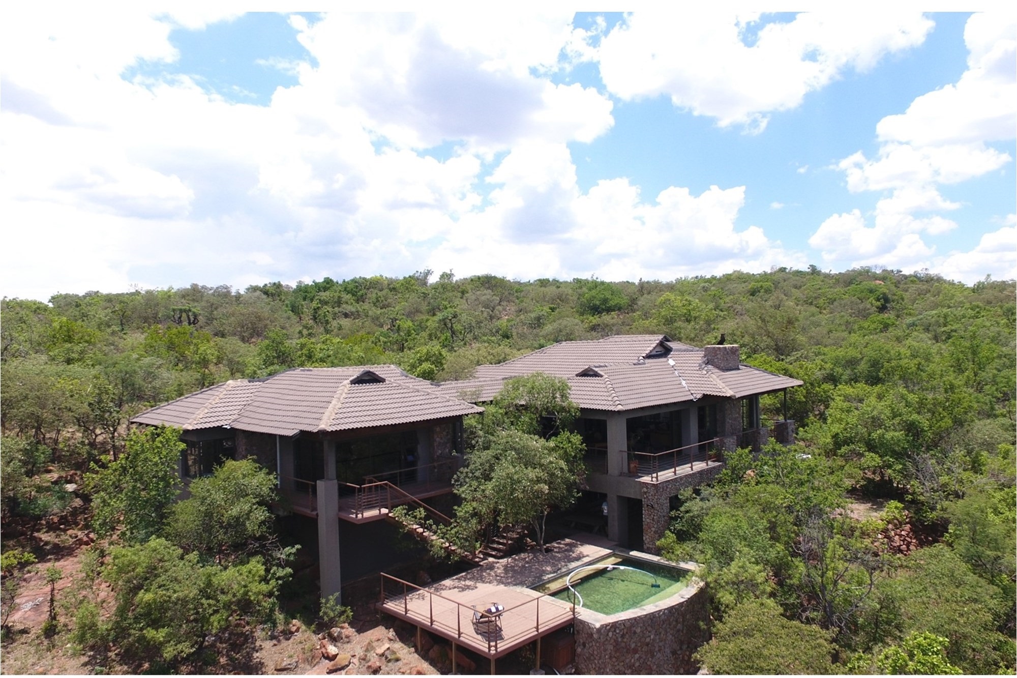 4 Bedroom - Bushveld Safari Retreat in Thaba Moriri Nature Reserve - Spectacular mountain views