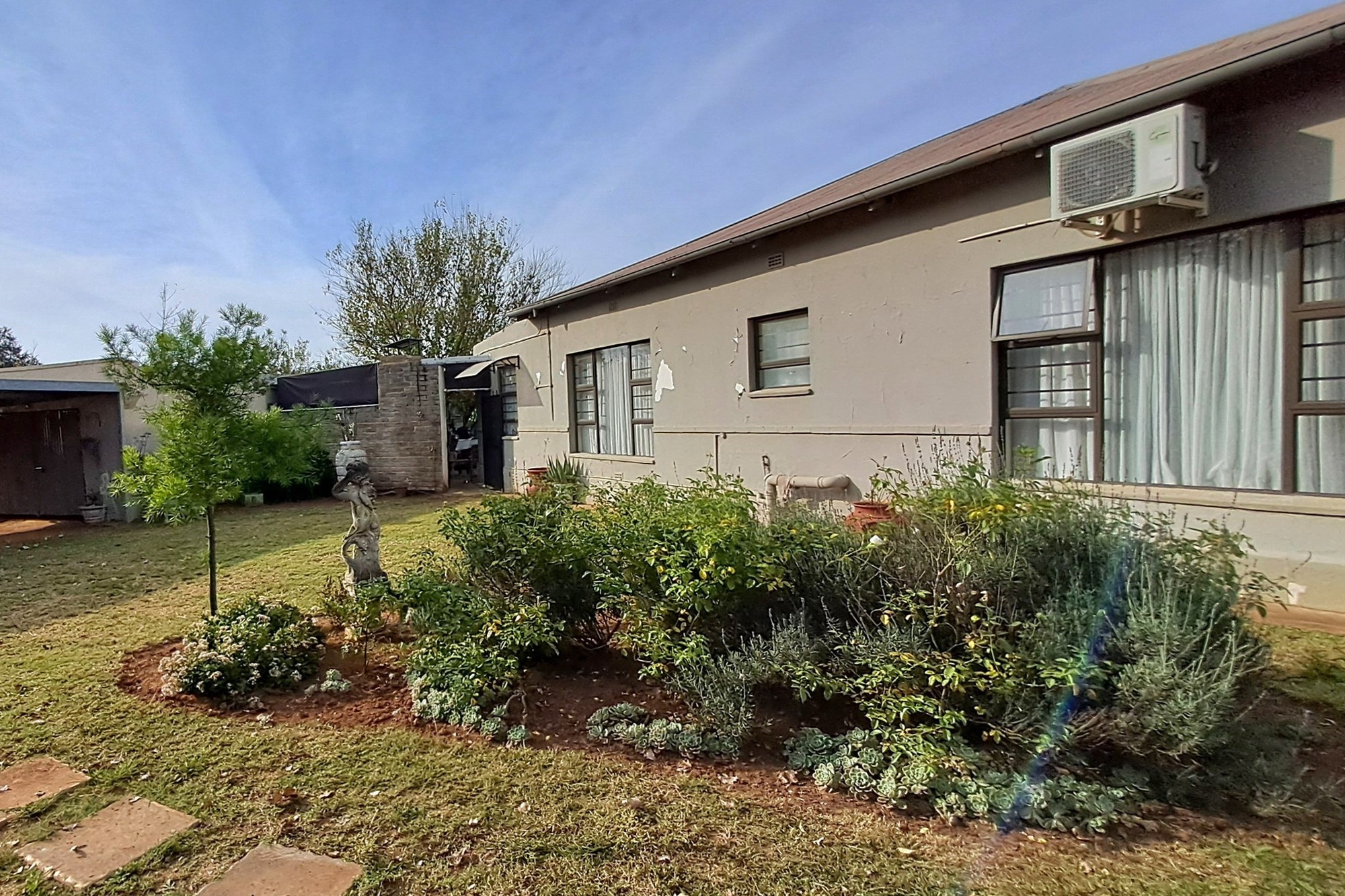 Charming, Restored Family Home with Self-Contained Guest Cottage