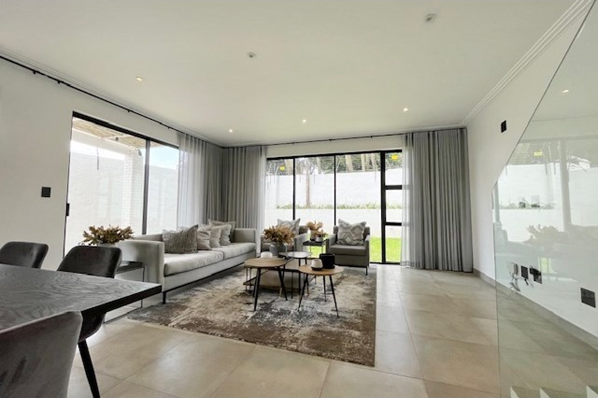 Modern, brand new 3 bed all en-suite duplex