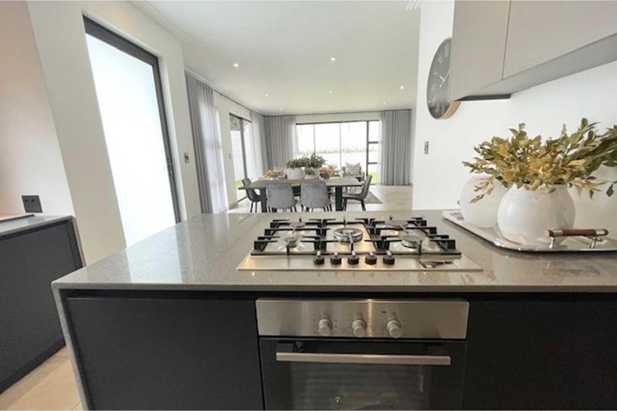 Modern, brand new 3 bed all en-suite duplex