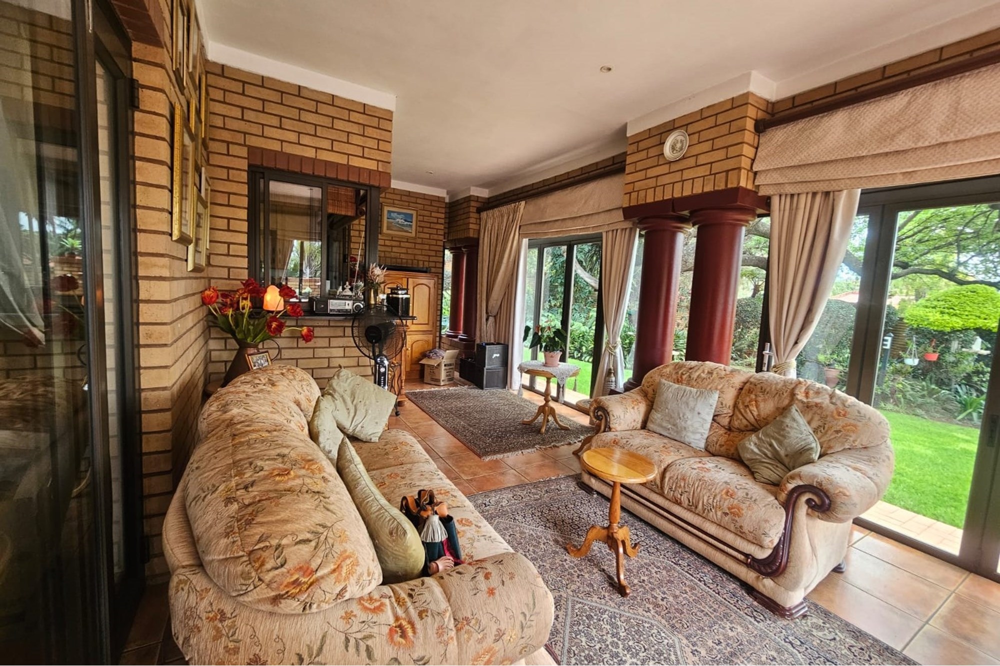 Luxurious Architect Designed Family Home With Fireplace / This Home As Great Options