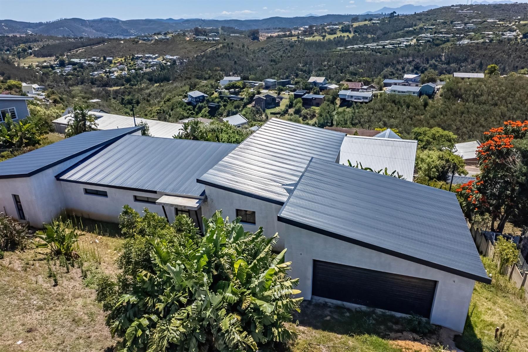New build in Knysna Heights with northern views