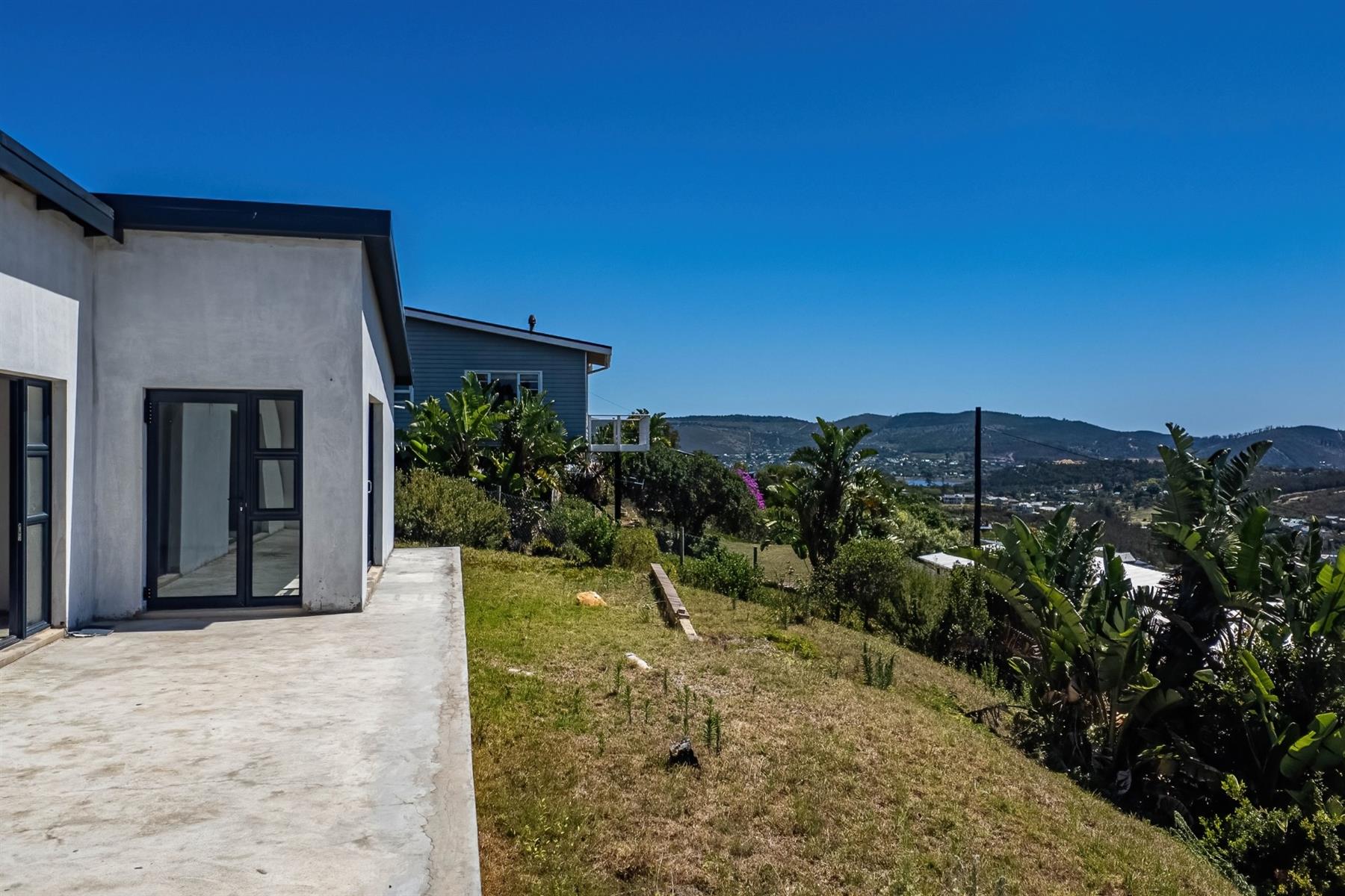 New build in Knysna Heights with northern views
