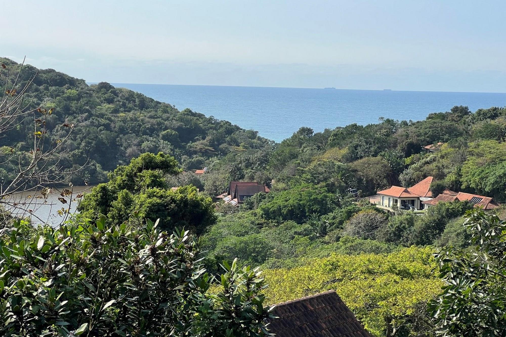 5Bedroom Family Home plus Flat in Zimbali