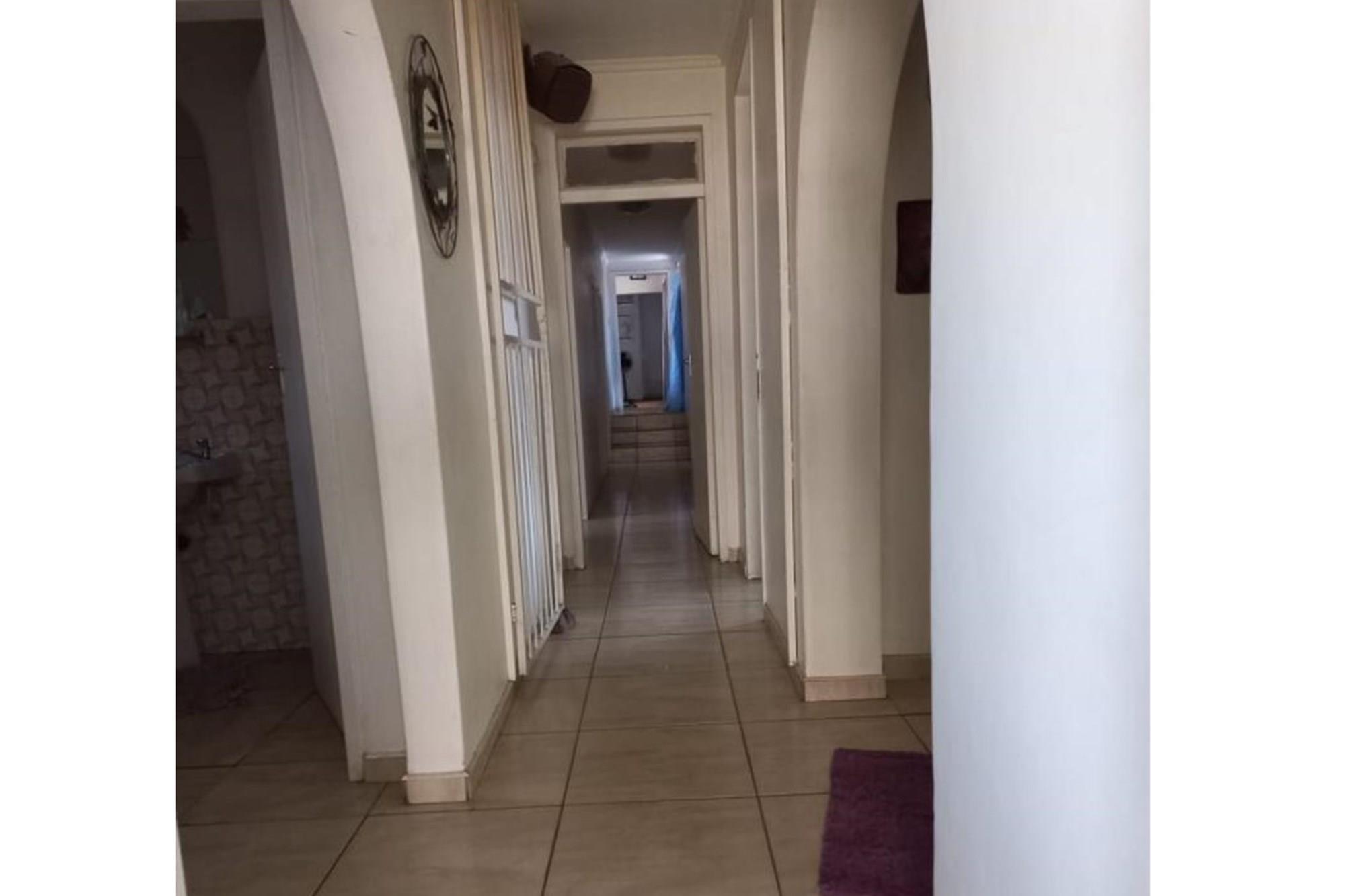 Massive and a bargain house in a big yard (4304sqm)