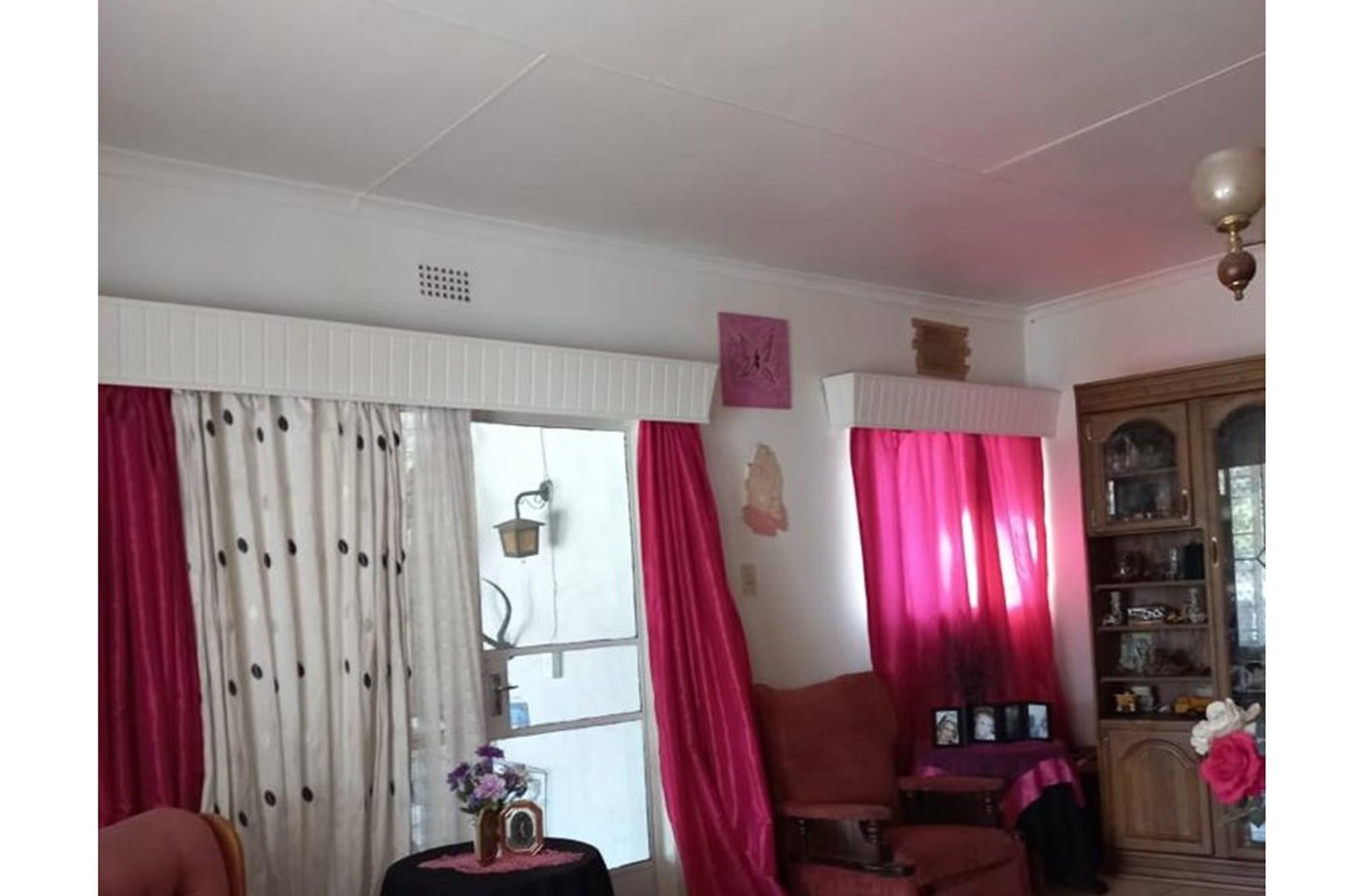 Massive and a bargain house in a big yard (4304sqm)