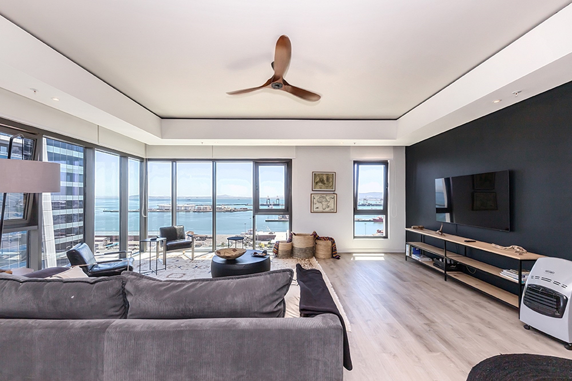 Luxurious City Living | Fully Furnished Investment Gem in Cape Town CBD