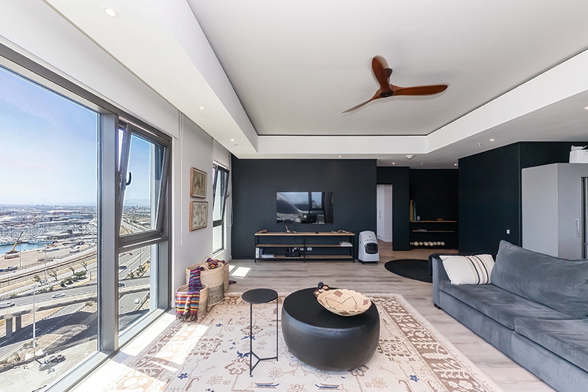 Luxurious City Living | Fully Furnished Investment Gem in Cape Town CBD