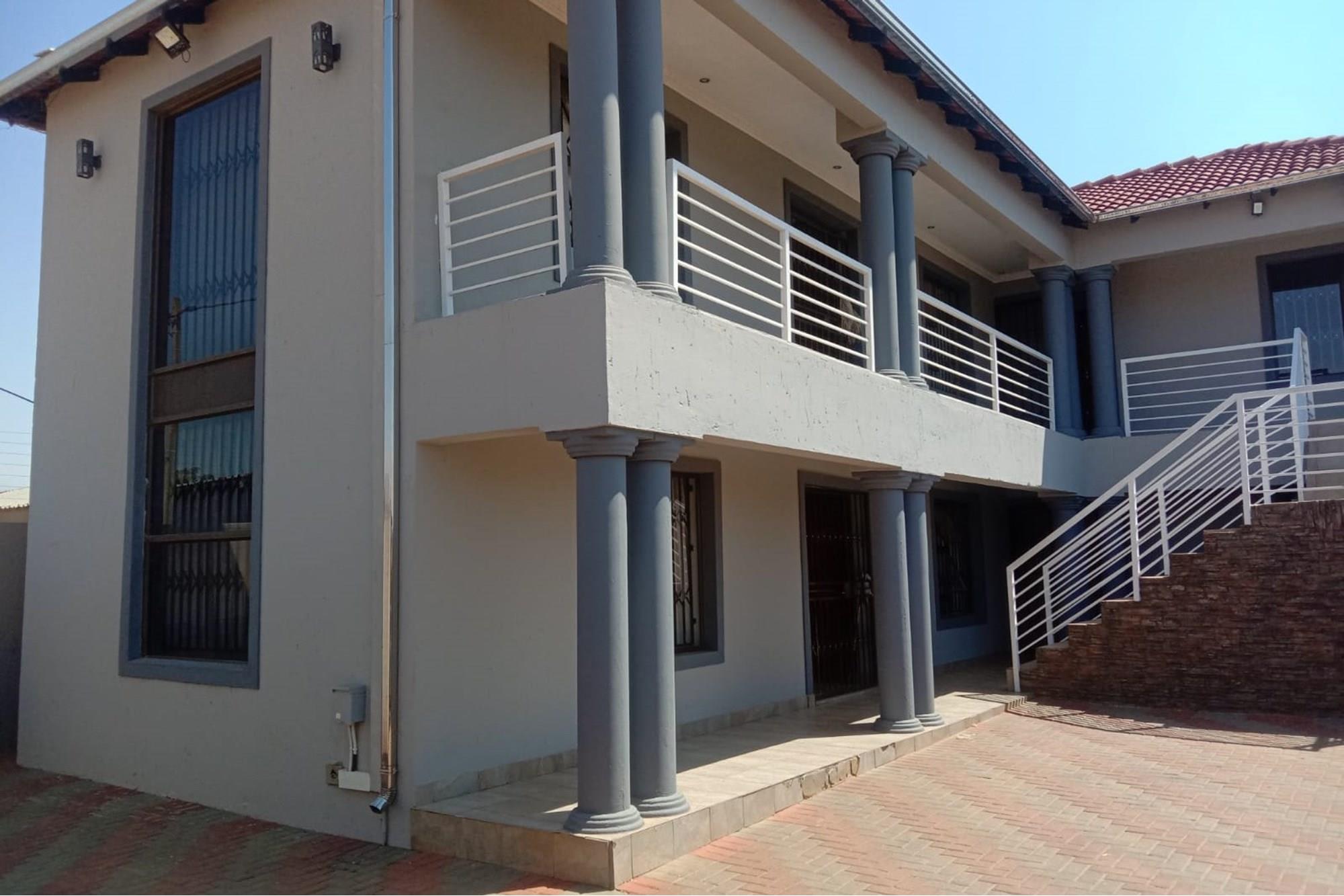 Investment Propety with 8 x Barchalor units, Looking for a Cash Buyer