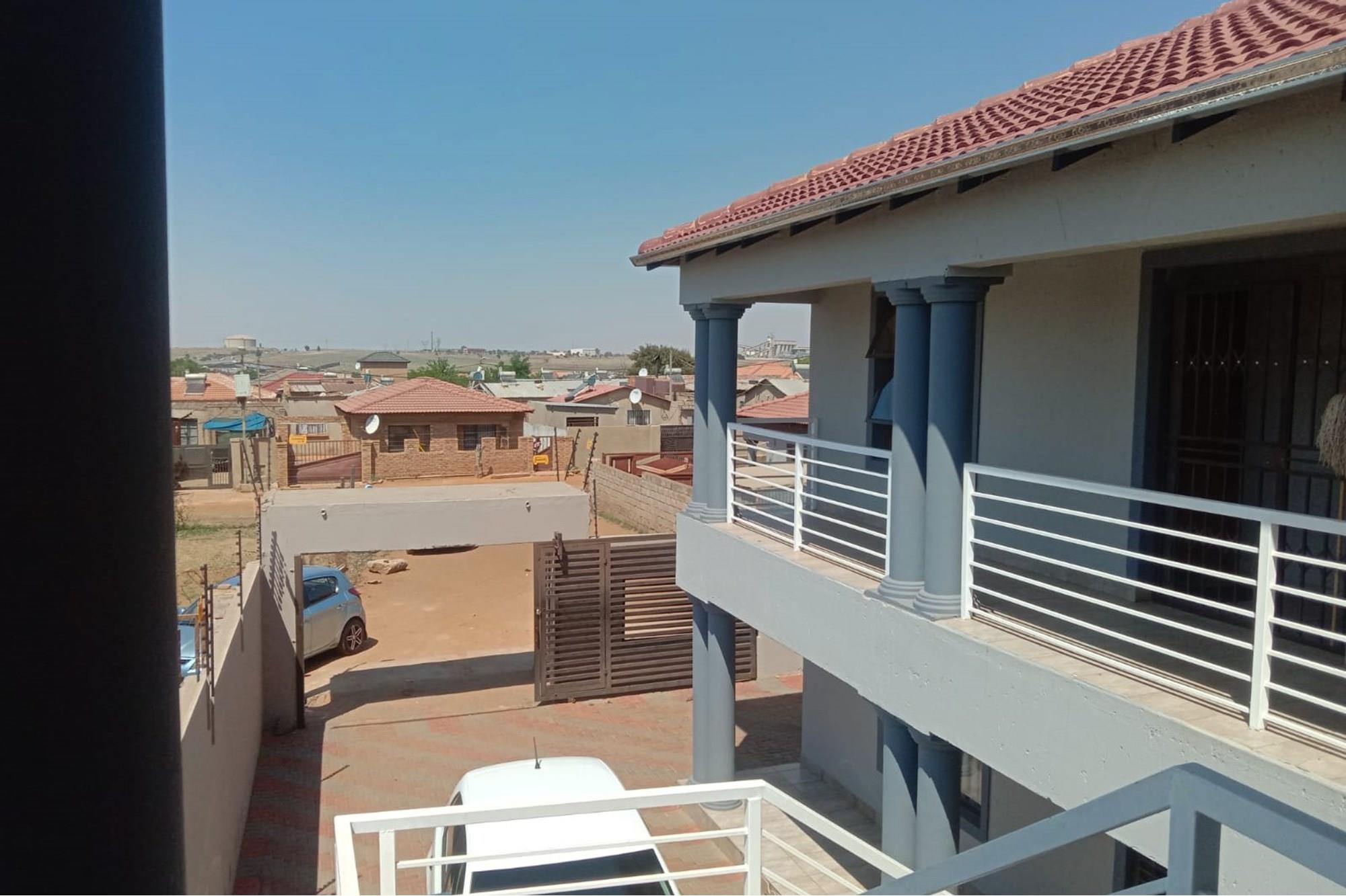 Investment Propety with 8 x Barchalor units, Looking for a Cash Buyer