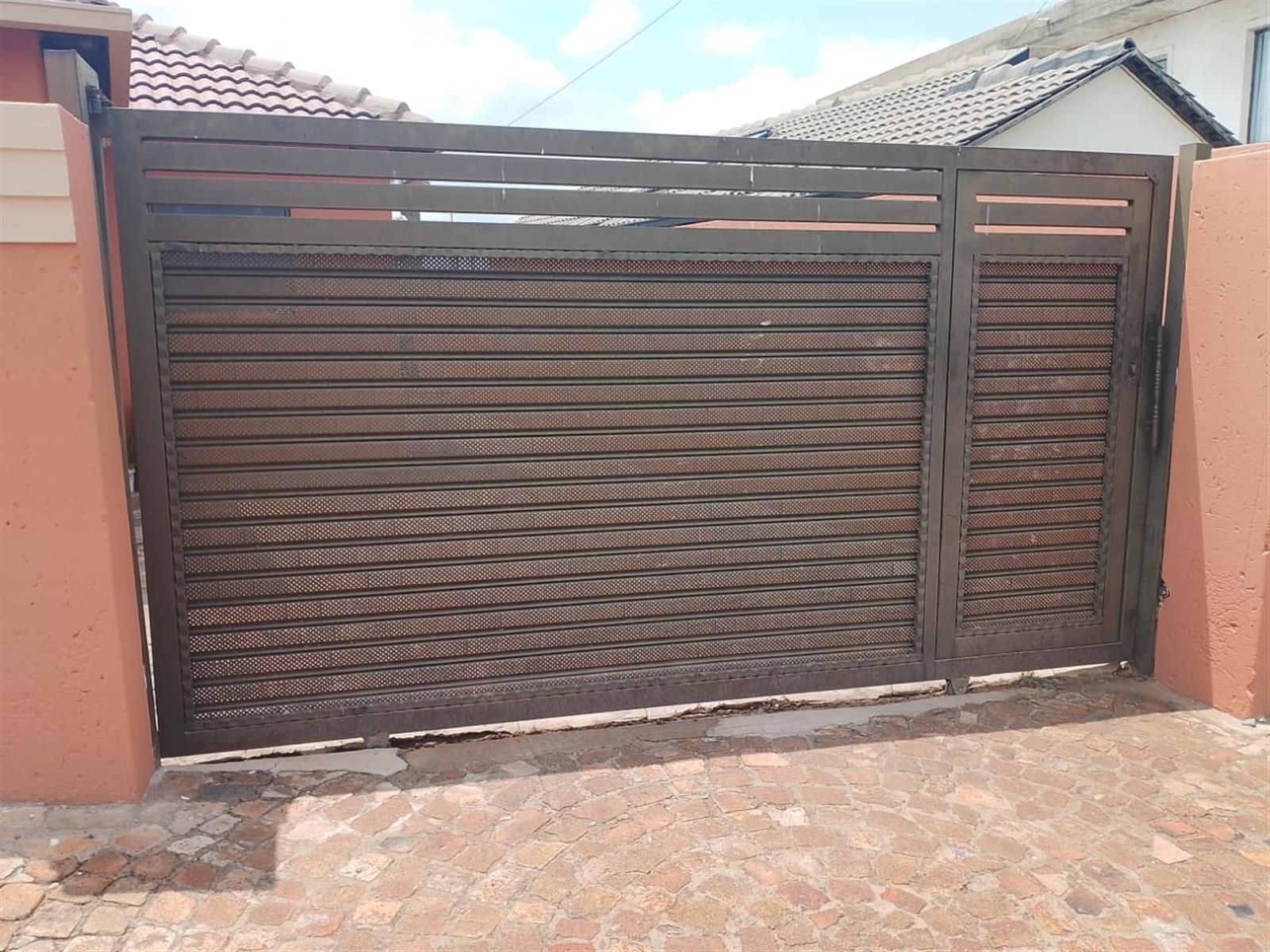 Luxury 3-Bed Home in Pimville