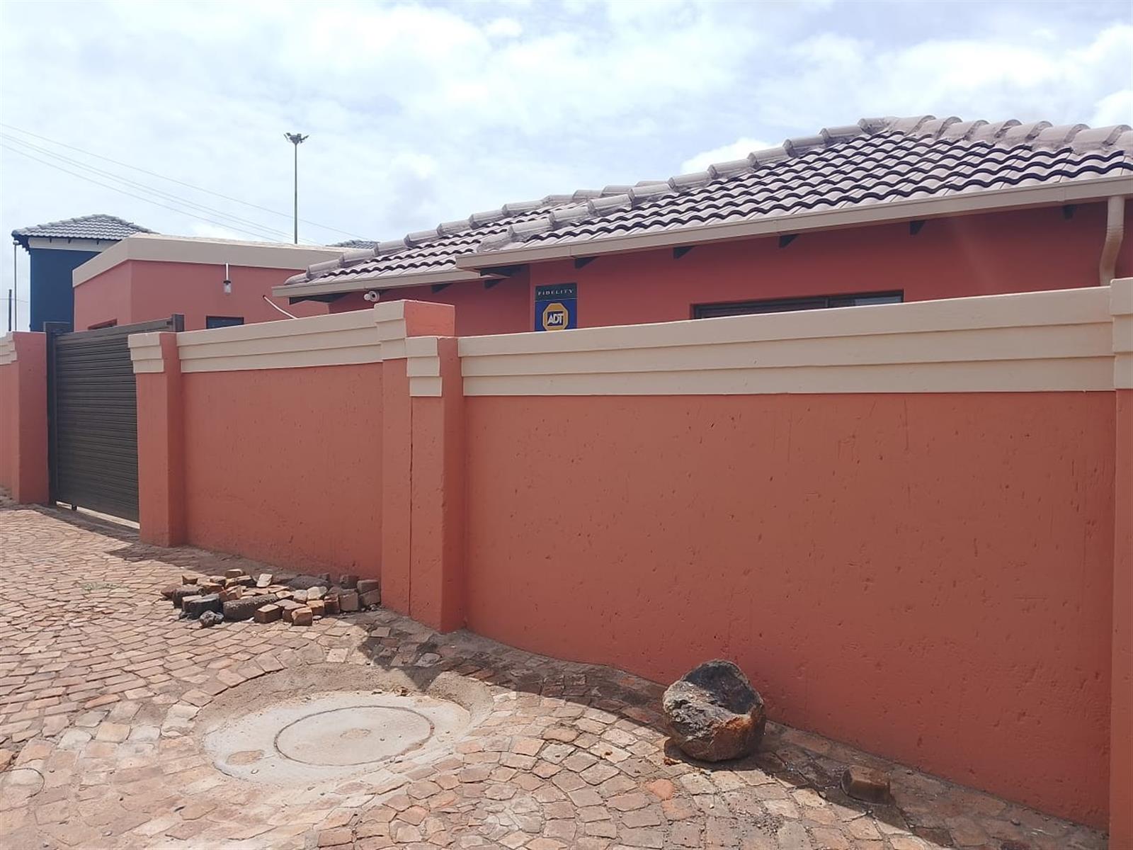 Luxury 3-Bed Home in Pimville