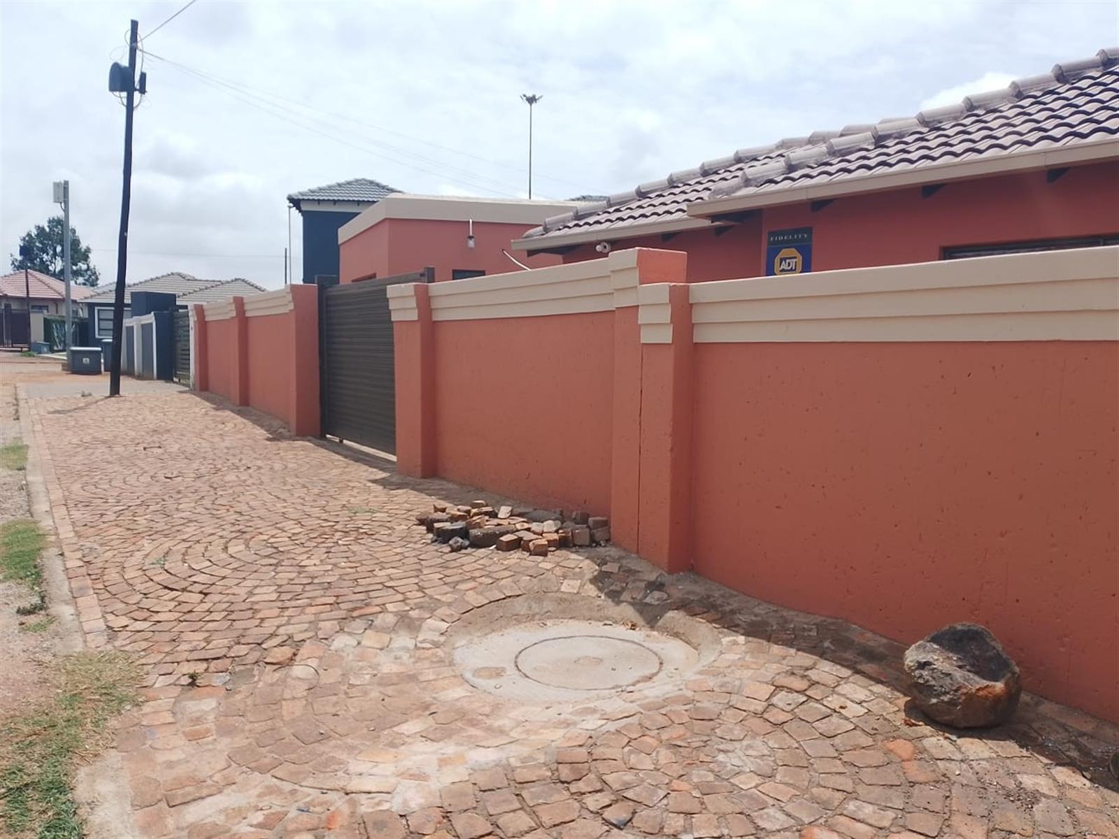 Luxury 3-Bed Home in Pimville