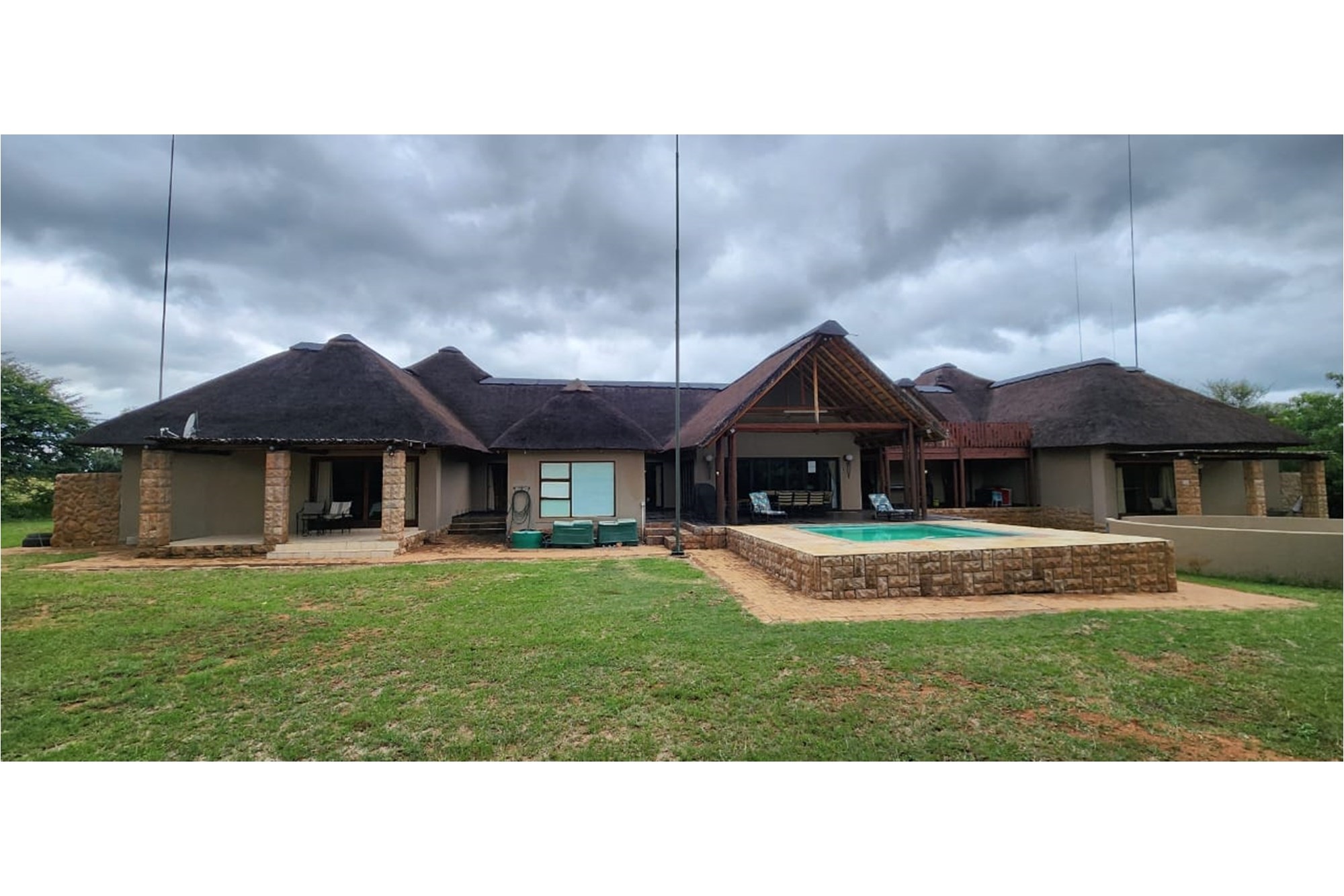 Exquisite Safari Retreat in Prestigious Wildlife Golf Estate