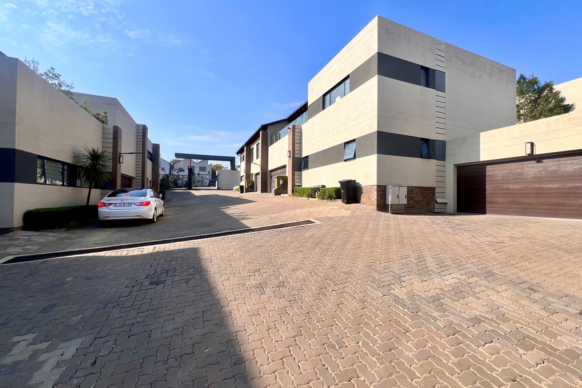 Elegant 3-Bedroom Townhouse
