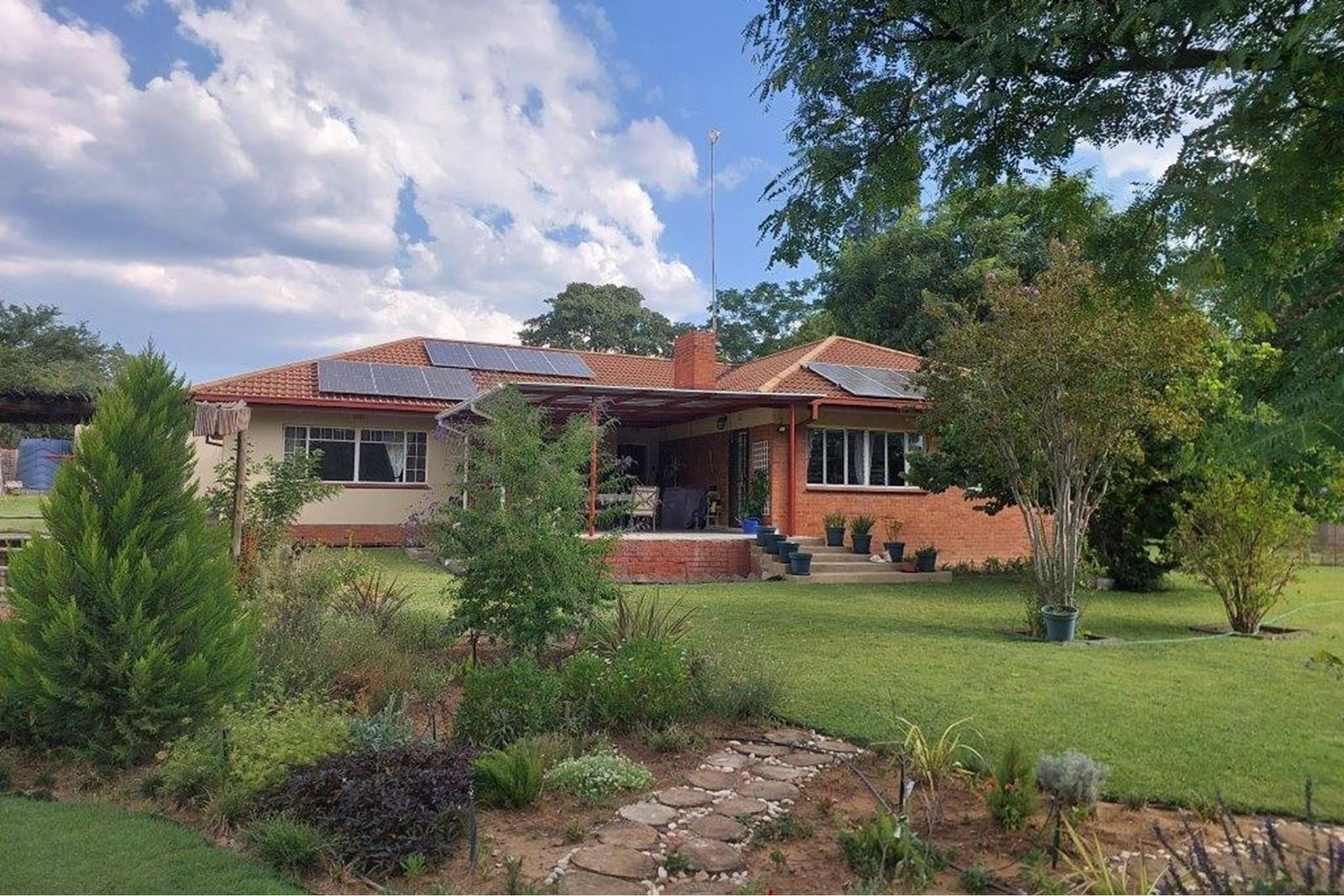 Living off-grid in the quaint little bushveld town of Rooiberg, LP