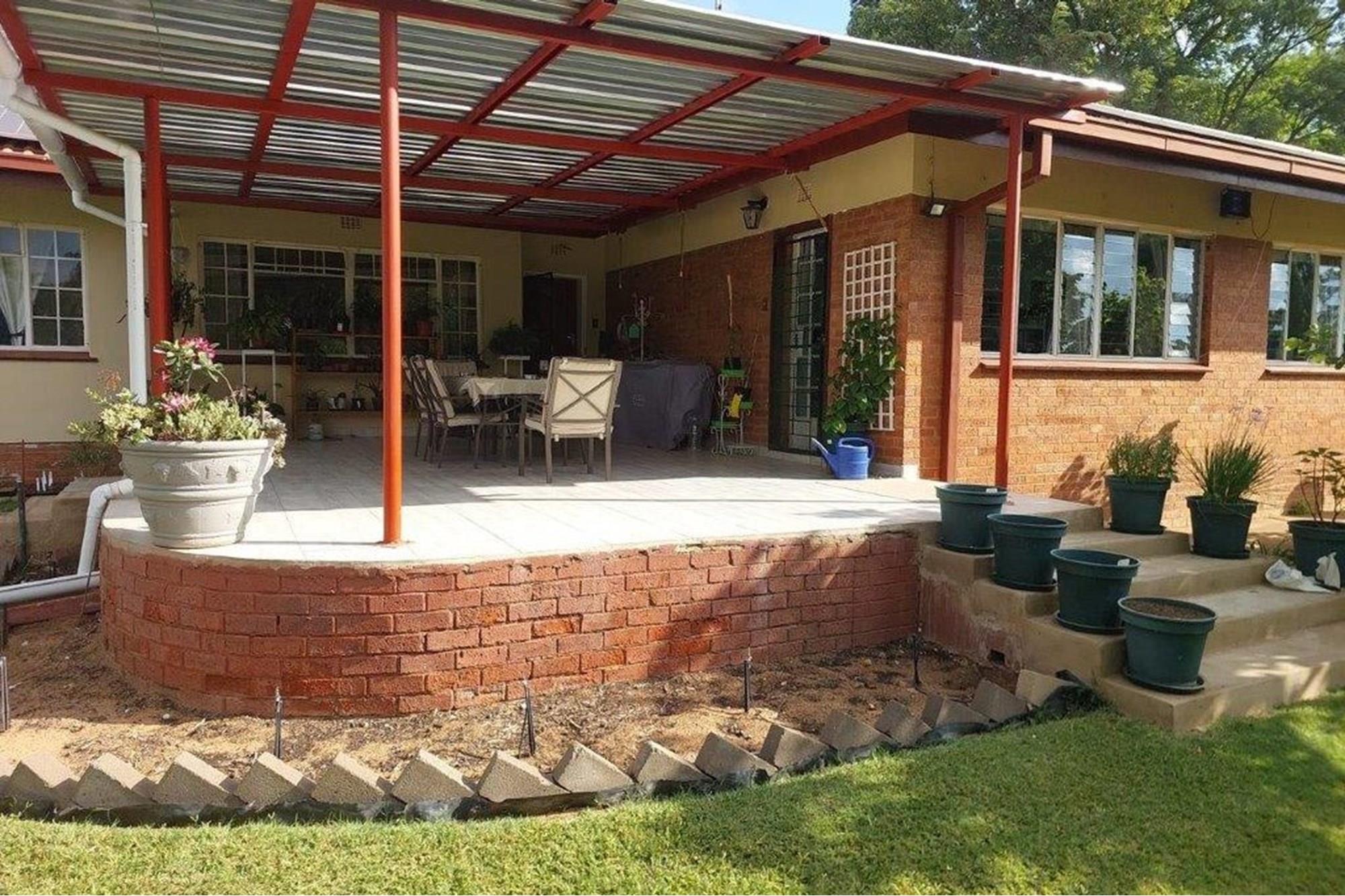 Living off-grid in the quaint little bushveld town of Rooiberg, LP