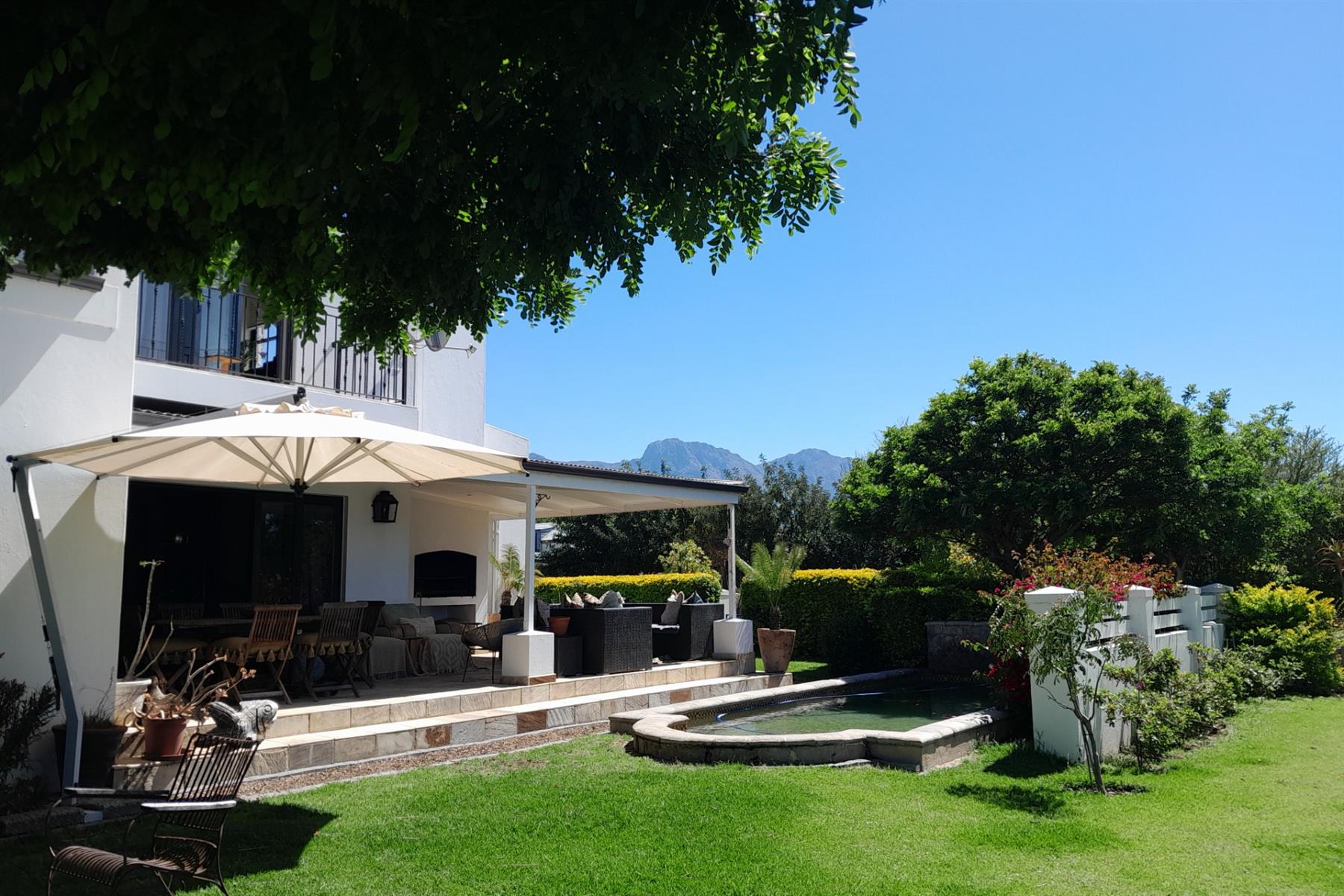 GRAND GALORE near the Turn to Highlands