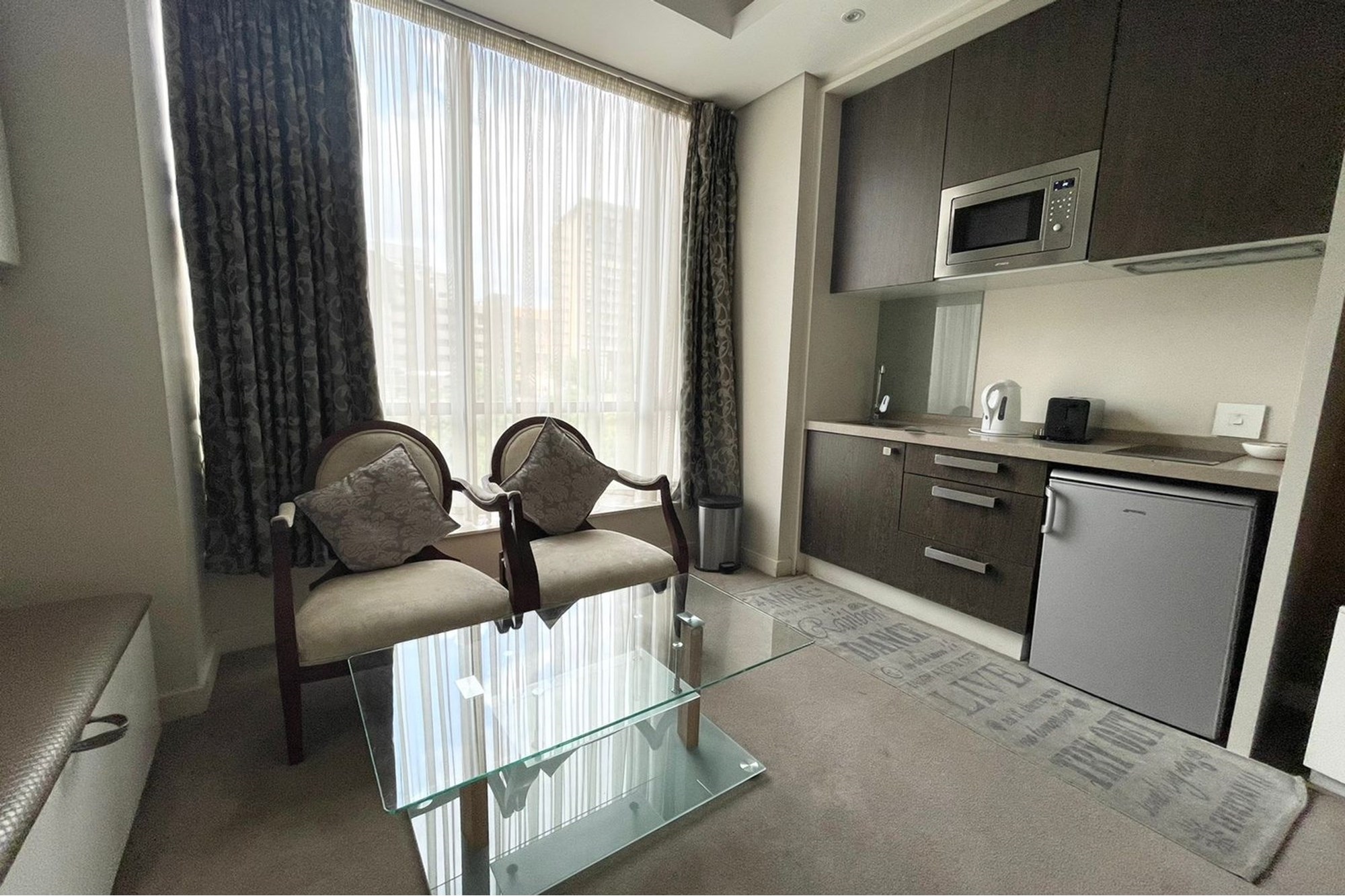 “Luxury Living in Sandton Skye: Fully Furnished Apartment with World-Class Amenities”