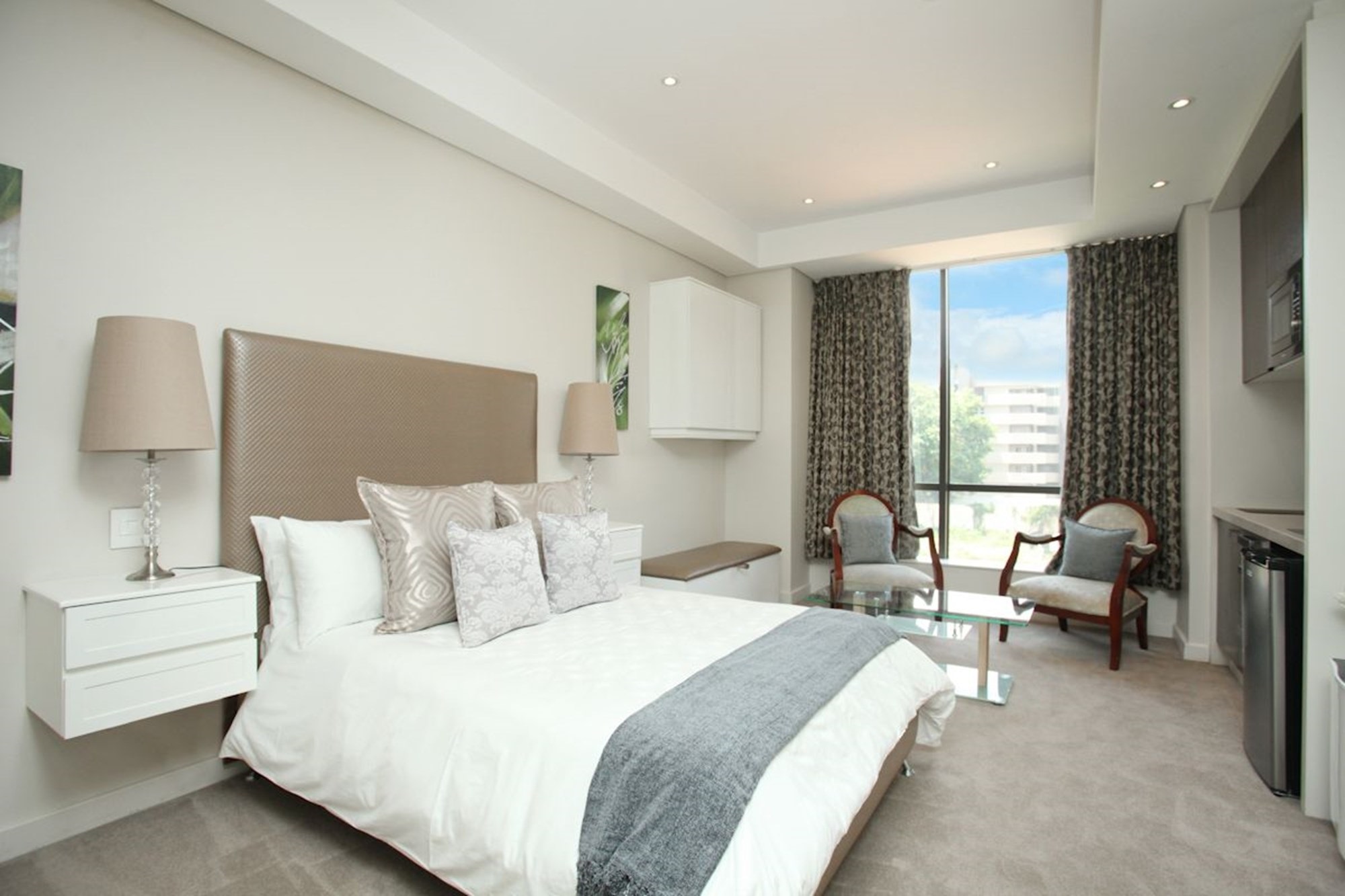 “Luxury Living in Sandton Skye: Fully Furnished Apartment with World-Class Amenities”