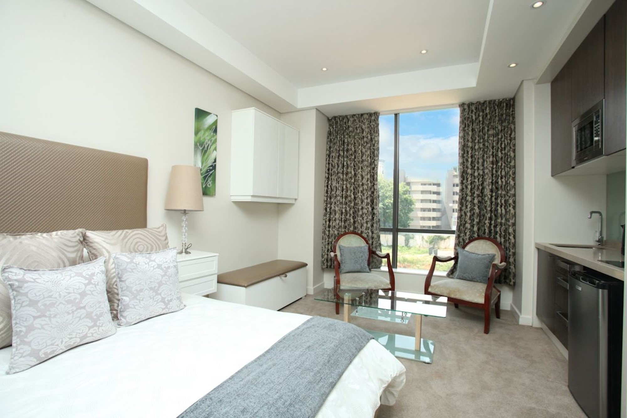 “Luxury Living in Sandton Skye: Fully Furnished Apartment with World-Class Amenities”