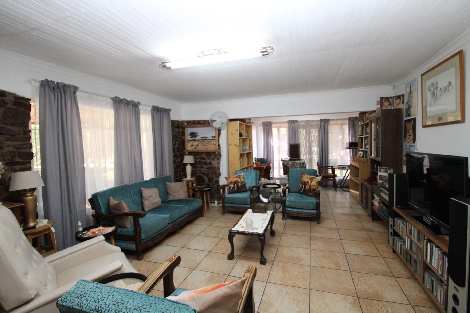 21,5 Ha farm near Bela-Bela with spectacular views. Income Generating. Pet Friendly