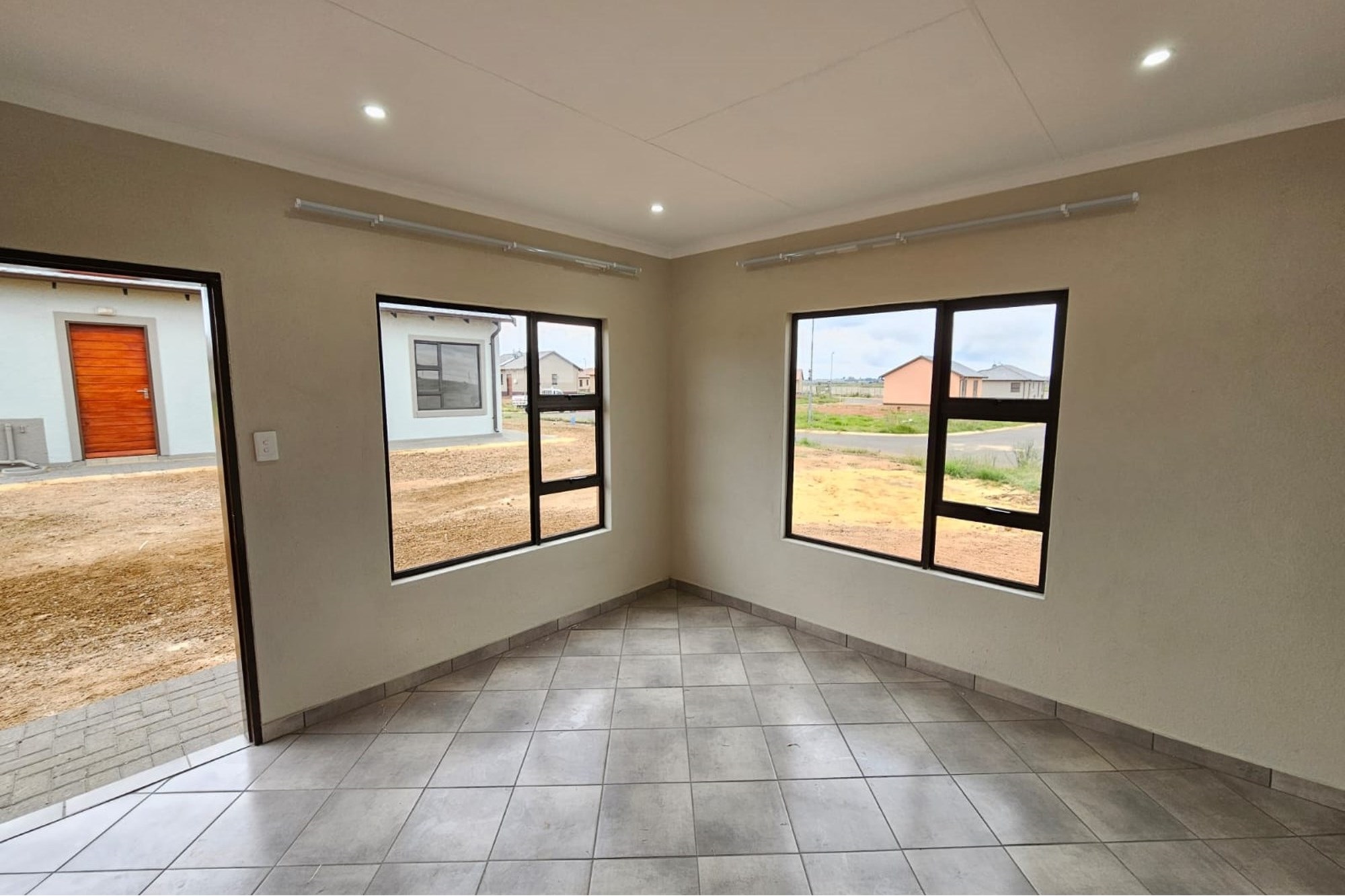 "Cozy 2-Bed Home in Peaceful Vanderbijlpark"