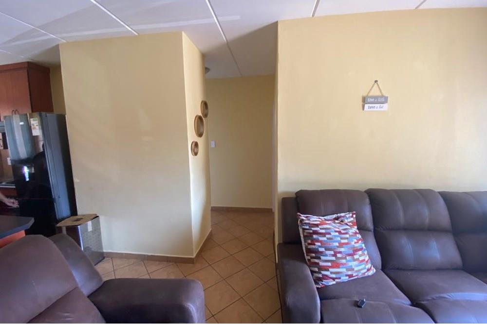2Bed/1Bath Apartment for Sale in Akasia