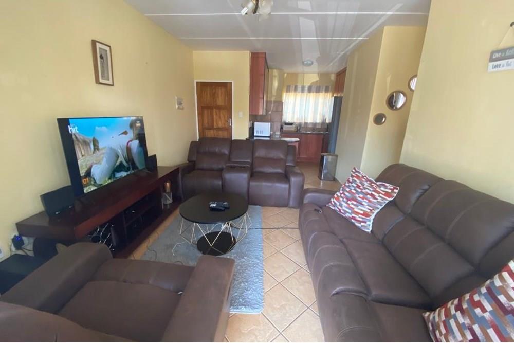 2Bed/1Bath Apartment for Sale in Akasia