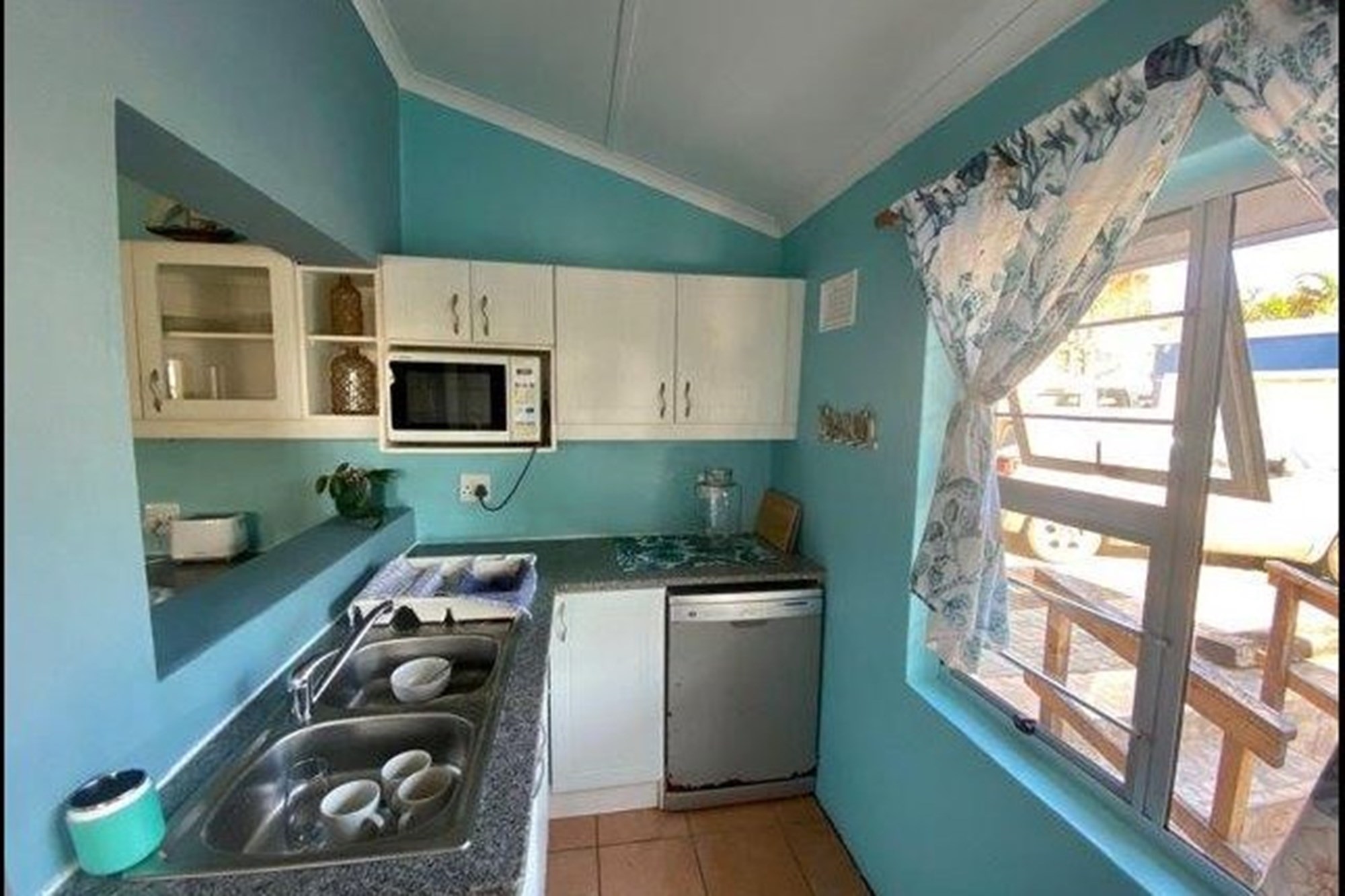 House for sale in Winklespruit, Kingsburgh, KwaZulu Natal, 1092 m²