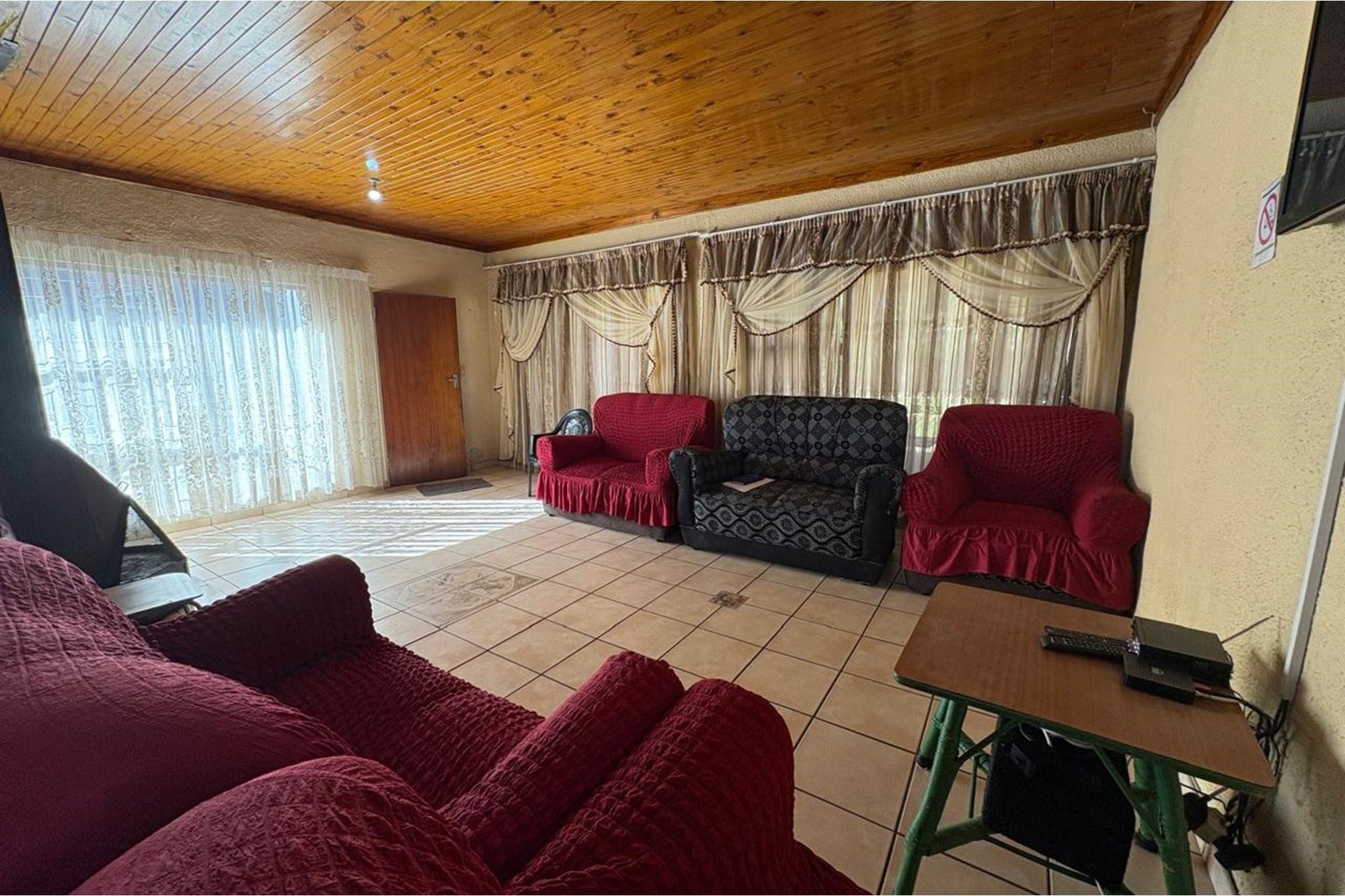 House for sale in Volksrust, 1153 m²