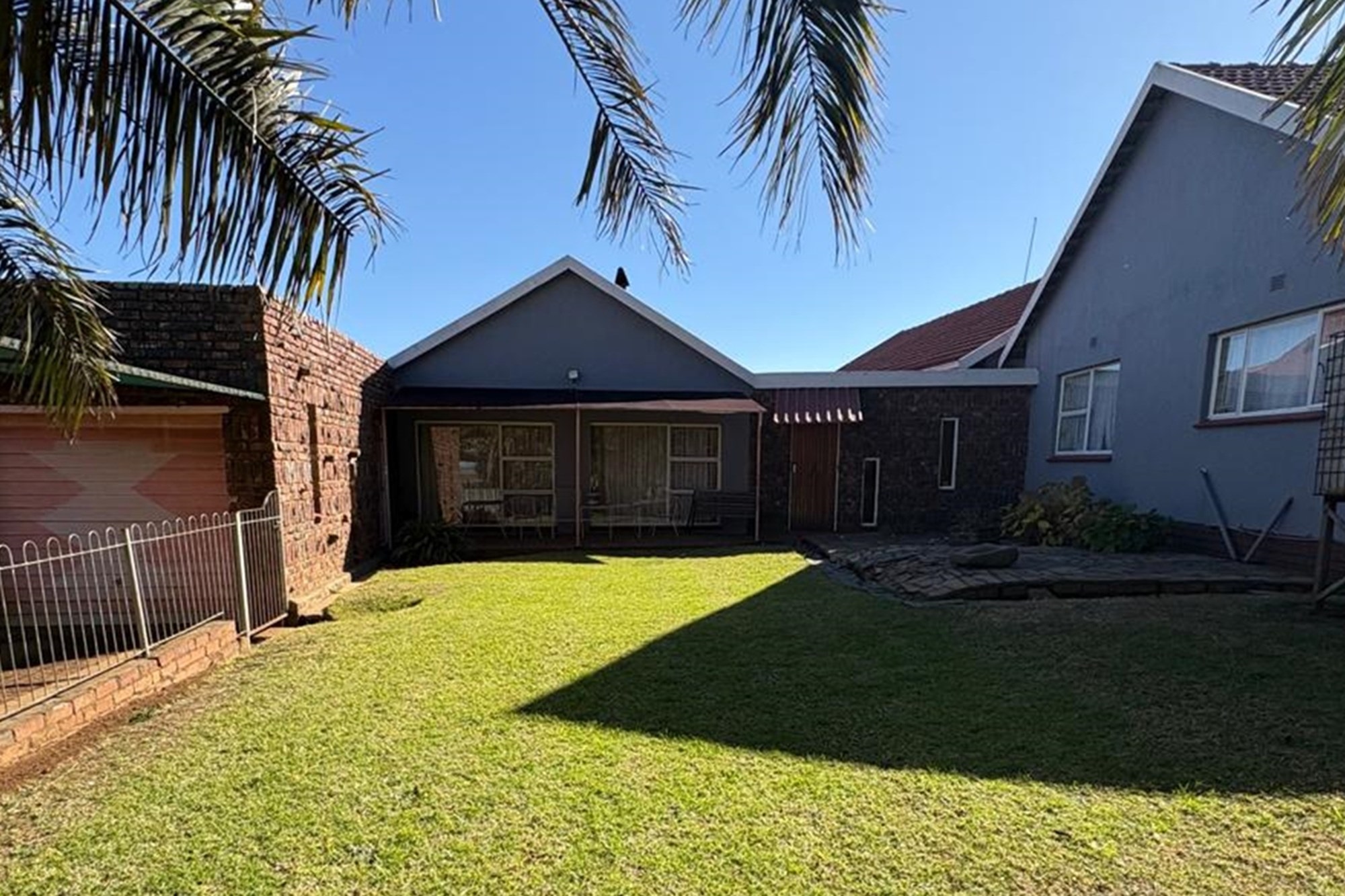 House for sale in Volksrust, 1153 m²