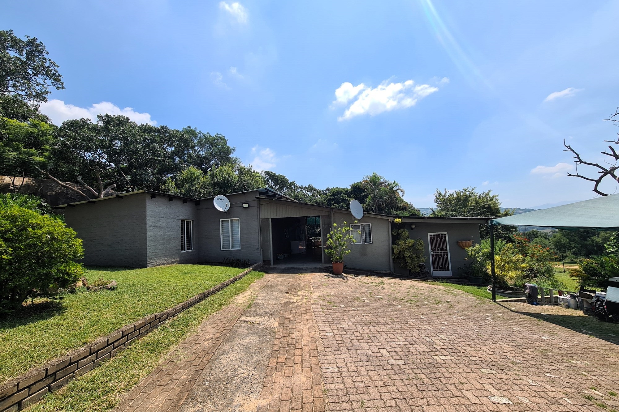 10Ha Farm in Cairn, with Rental Income of 2 Houses and a Flat