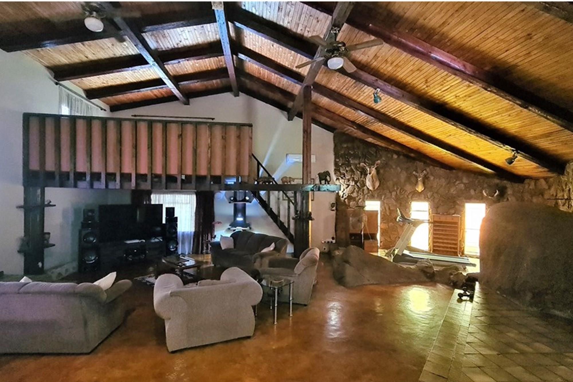 10Ha Farm in Cairn, with Rental Income of 2 Houses and a Flat