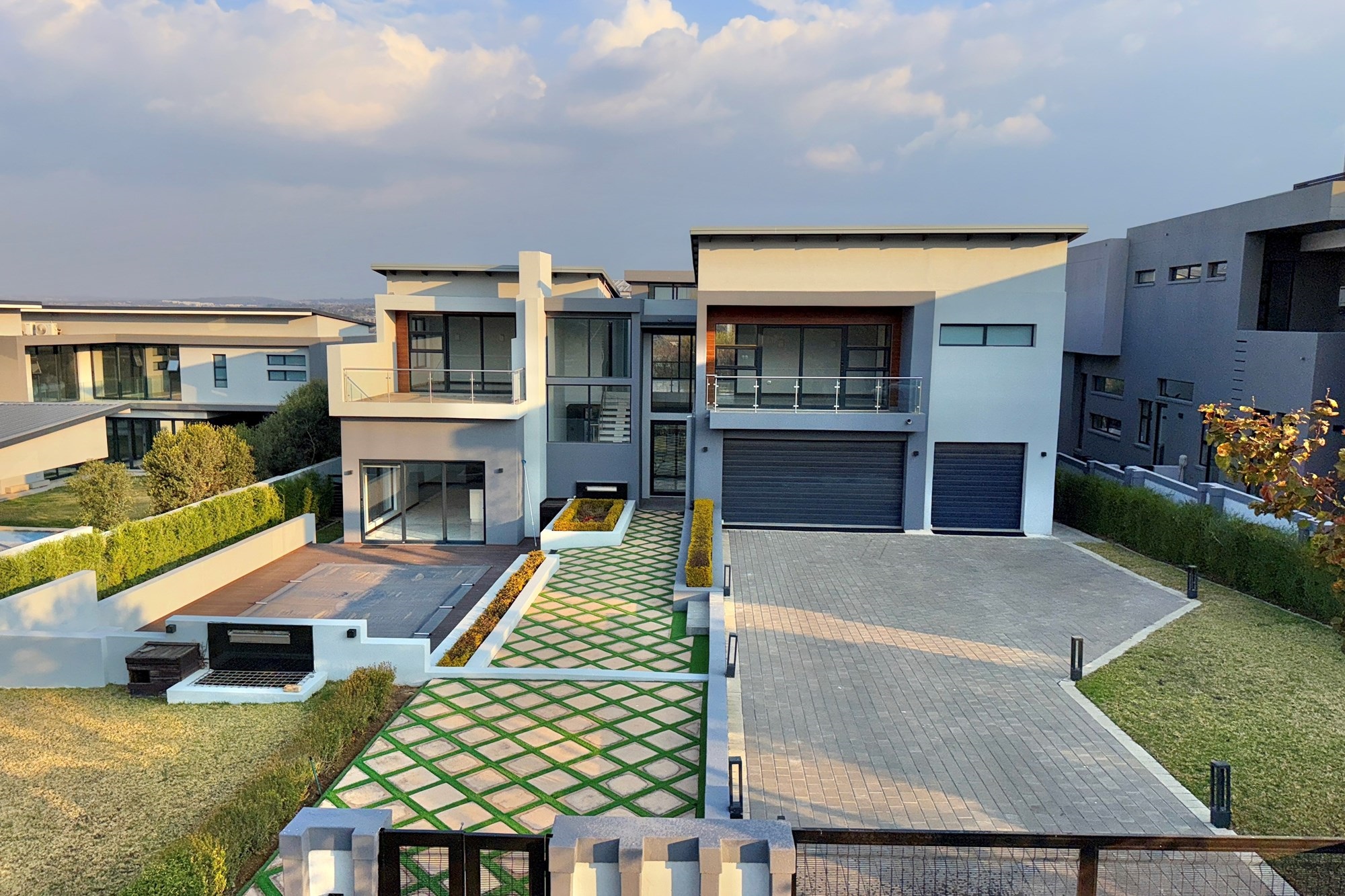 Contemporary 5 Bedroom Family Masterpiece in Steyn City
