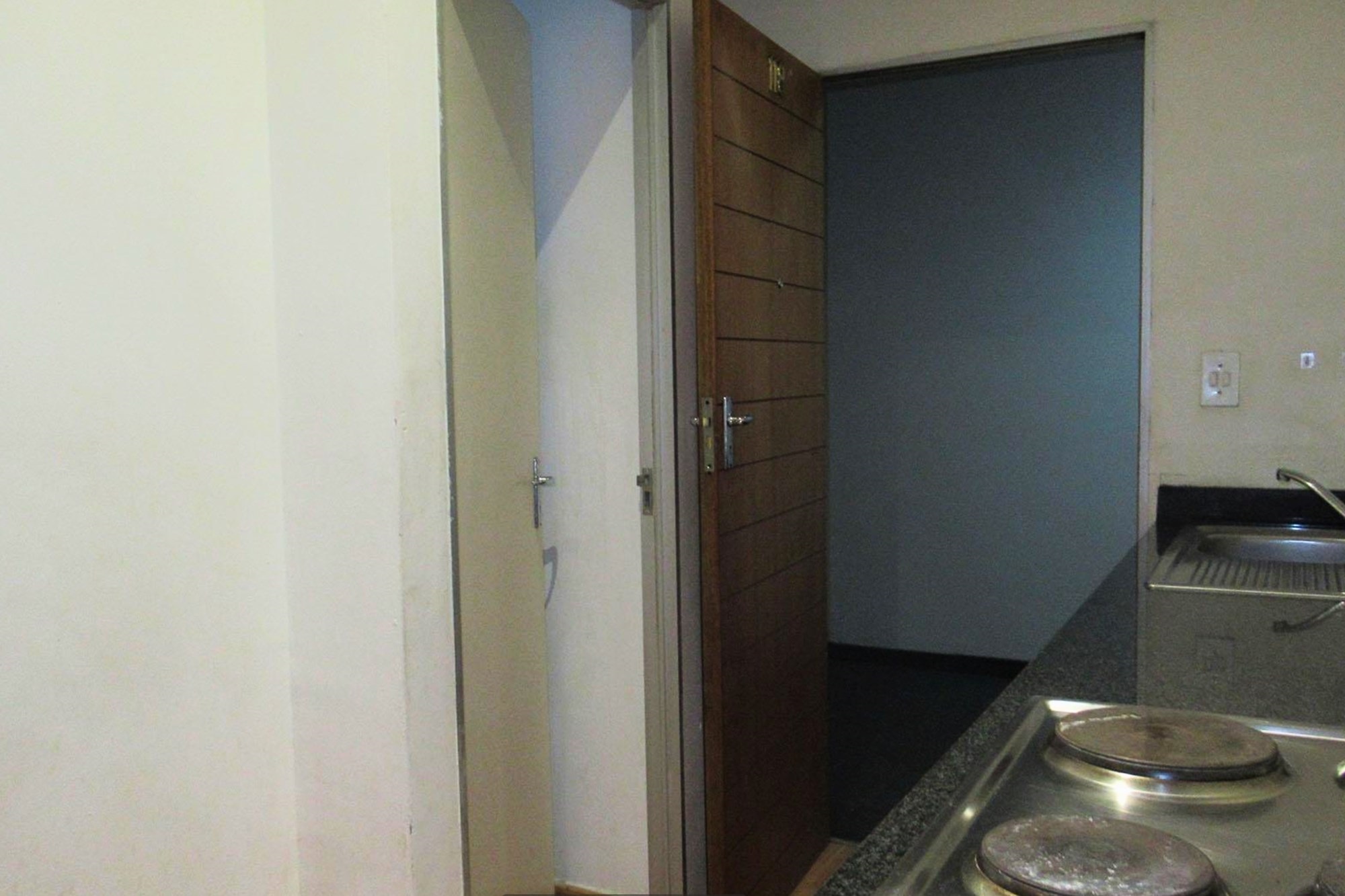 "Chic Urban Living: 1-Bed in Gauteng's Heart"